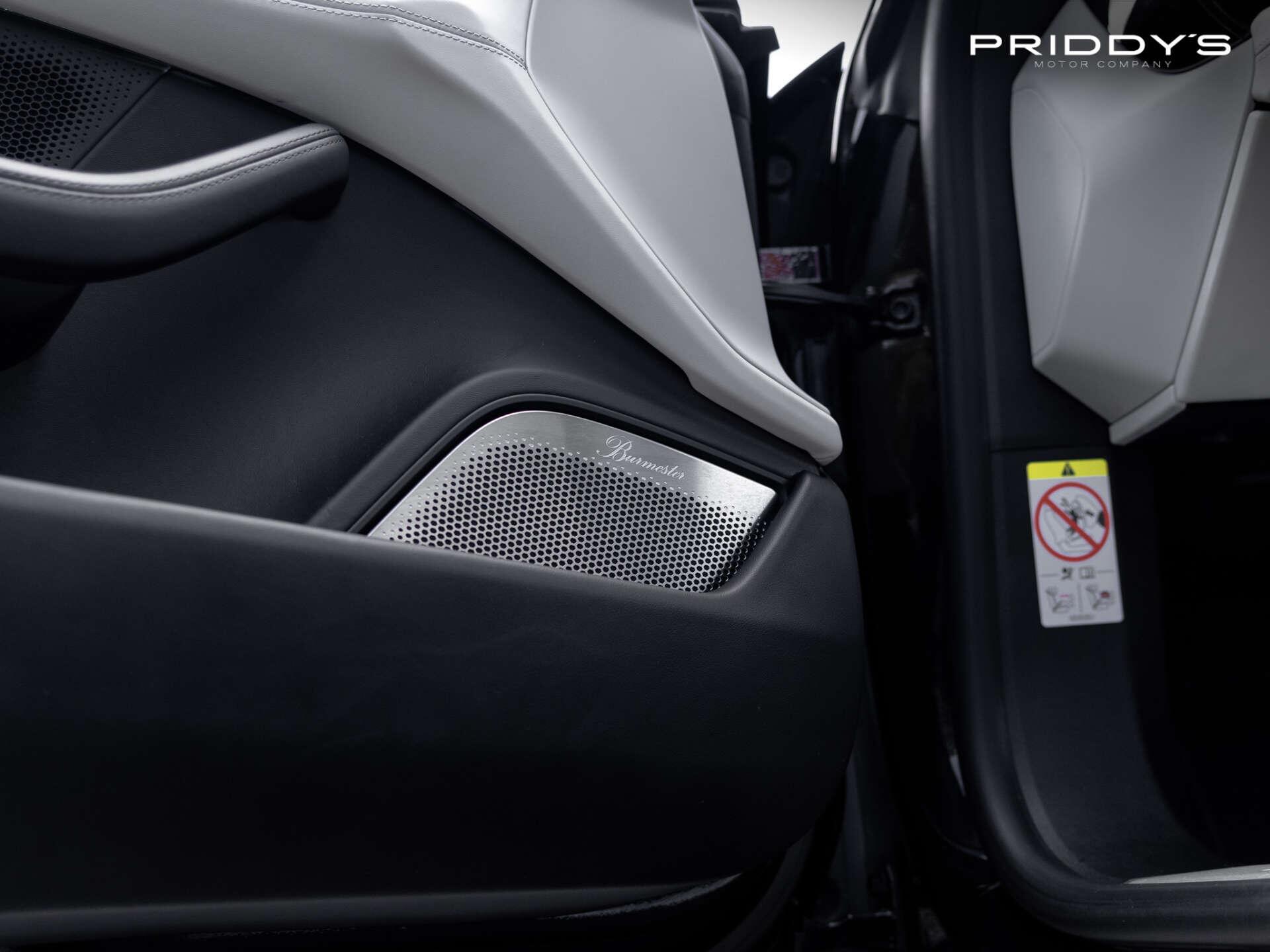 Porsche Taycan view 10