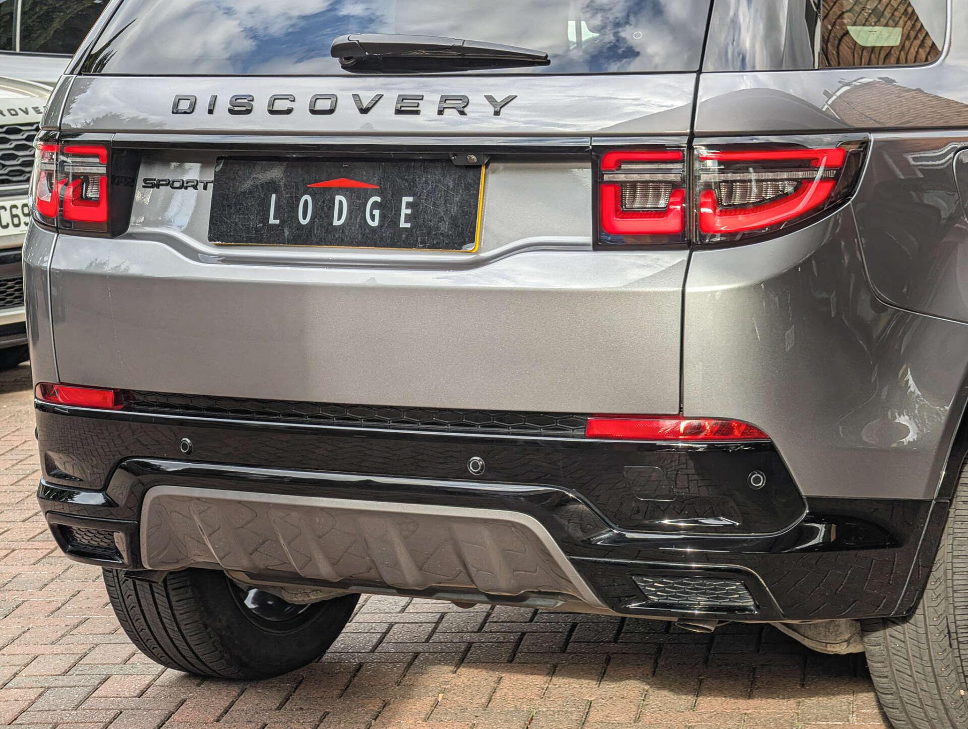 Land Rover Discovery Sport view 20