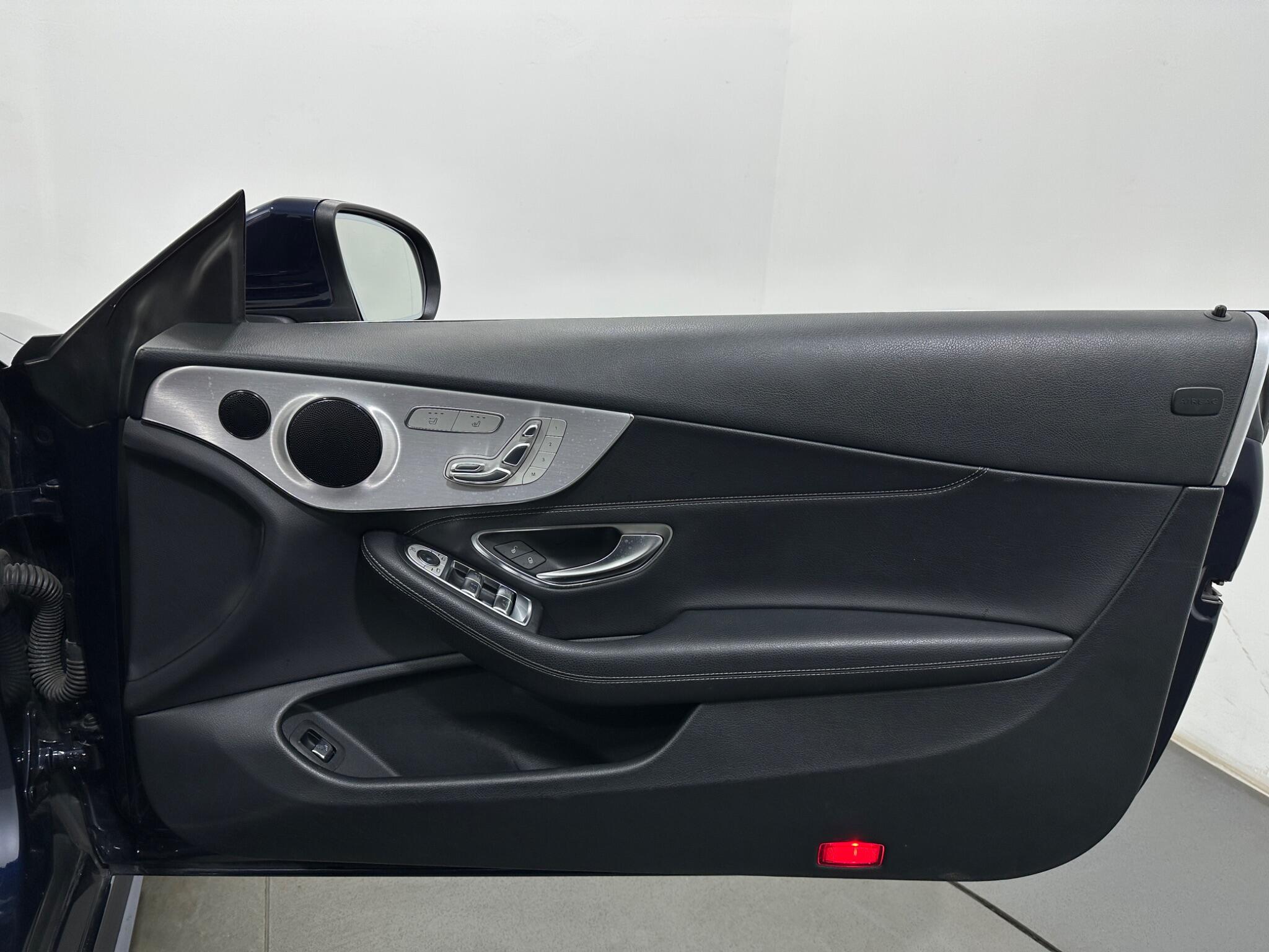 Mercedes-Benz C-Class view 36