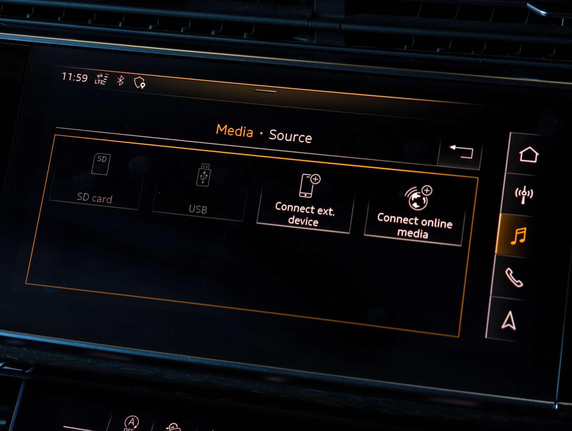 Audi Q8 view 36