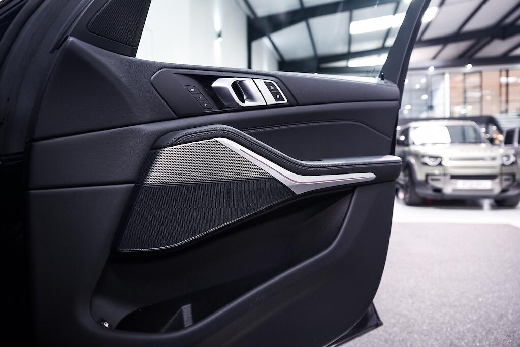 BMW X5 view 28