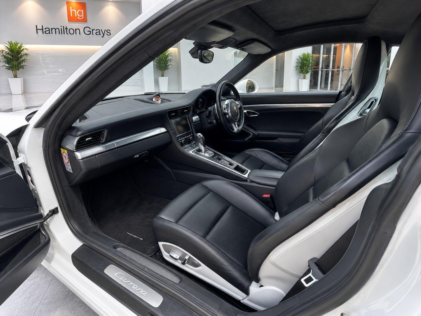 Porsche 911 view 22