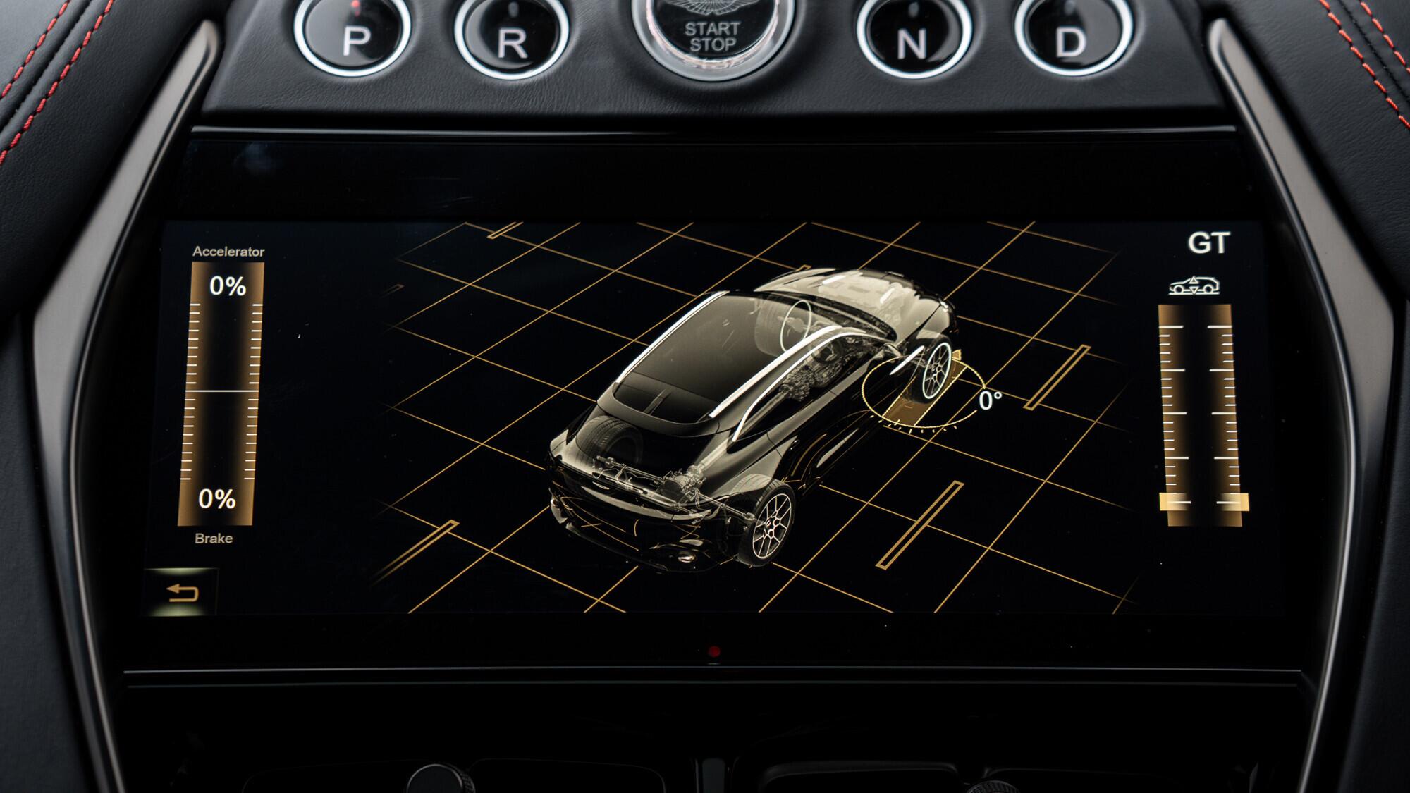 Aston Martin DBX view 32