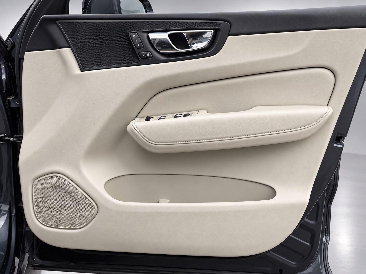 Volvo XC60 view 16