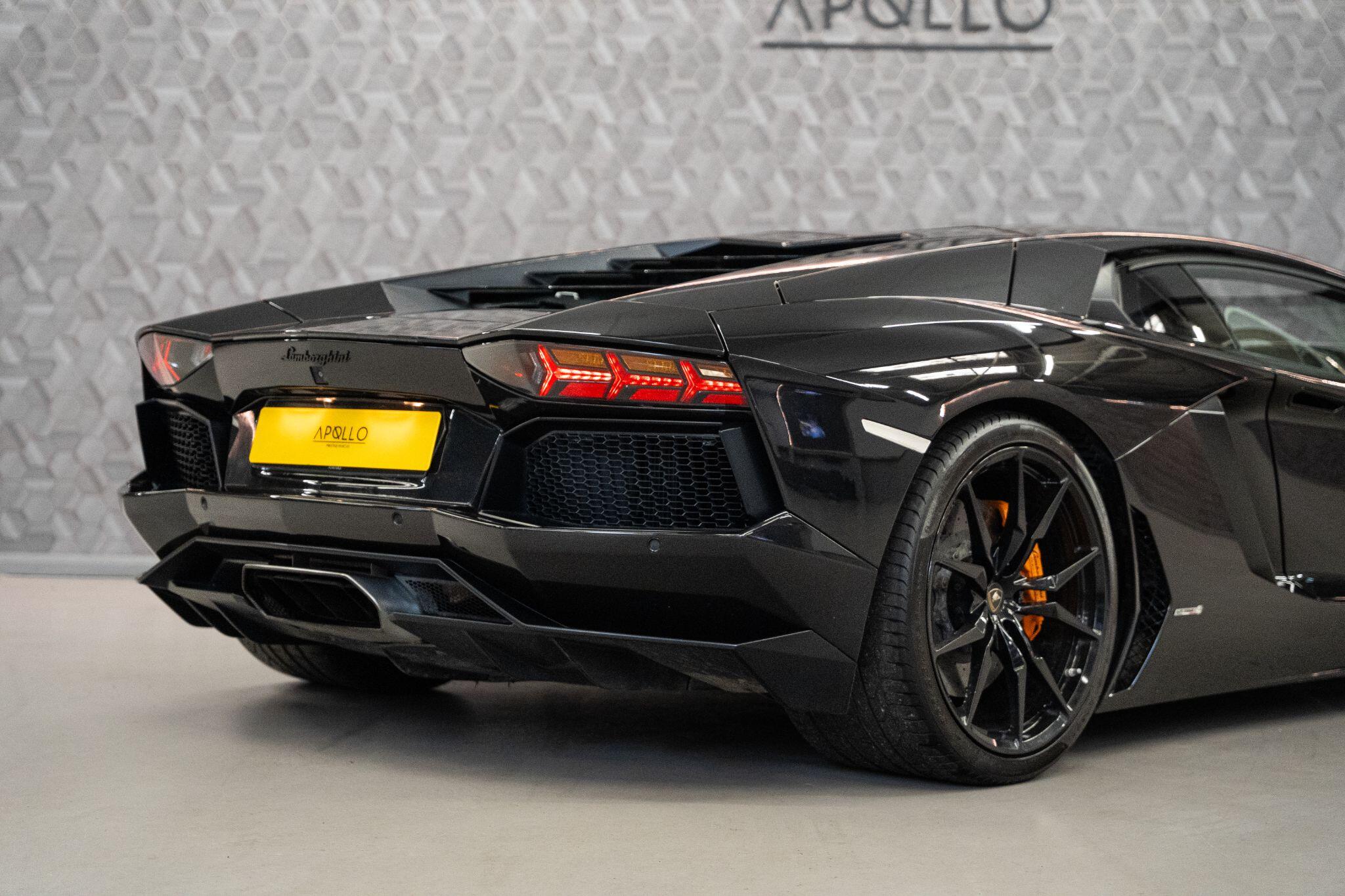 Lamborghini Aventador view 37