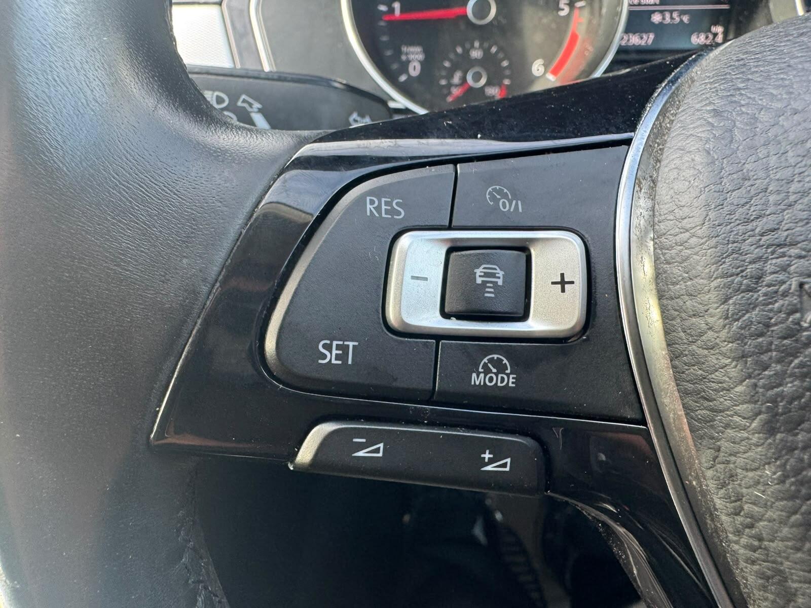 Volkswagen Passat view 17