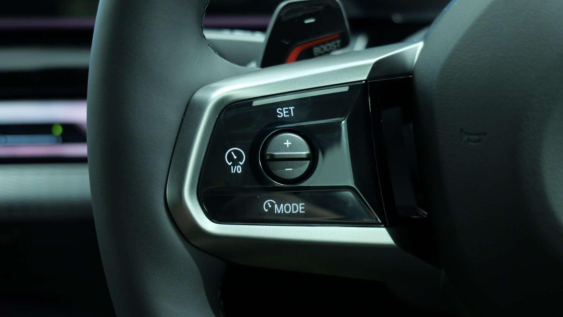 BMW 5 Series view 18