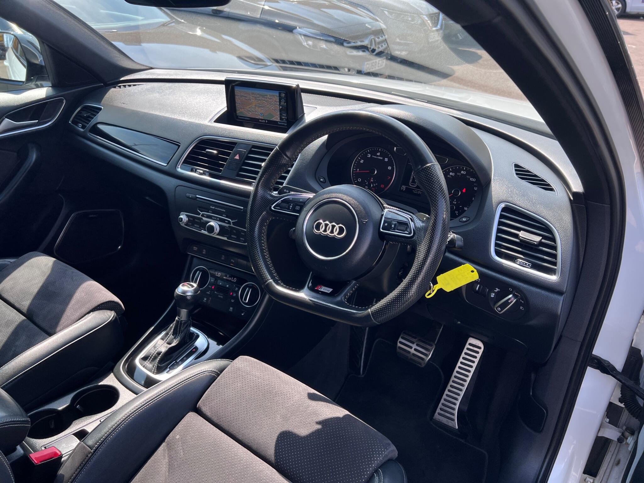 Audi Q3 view 18