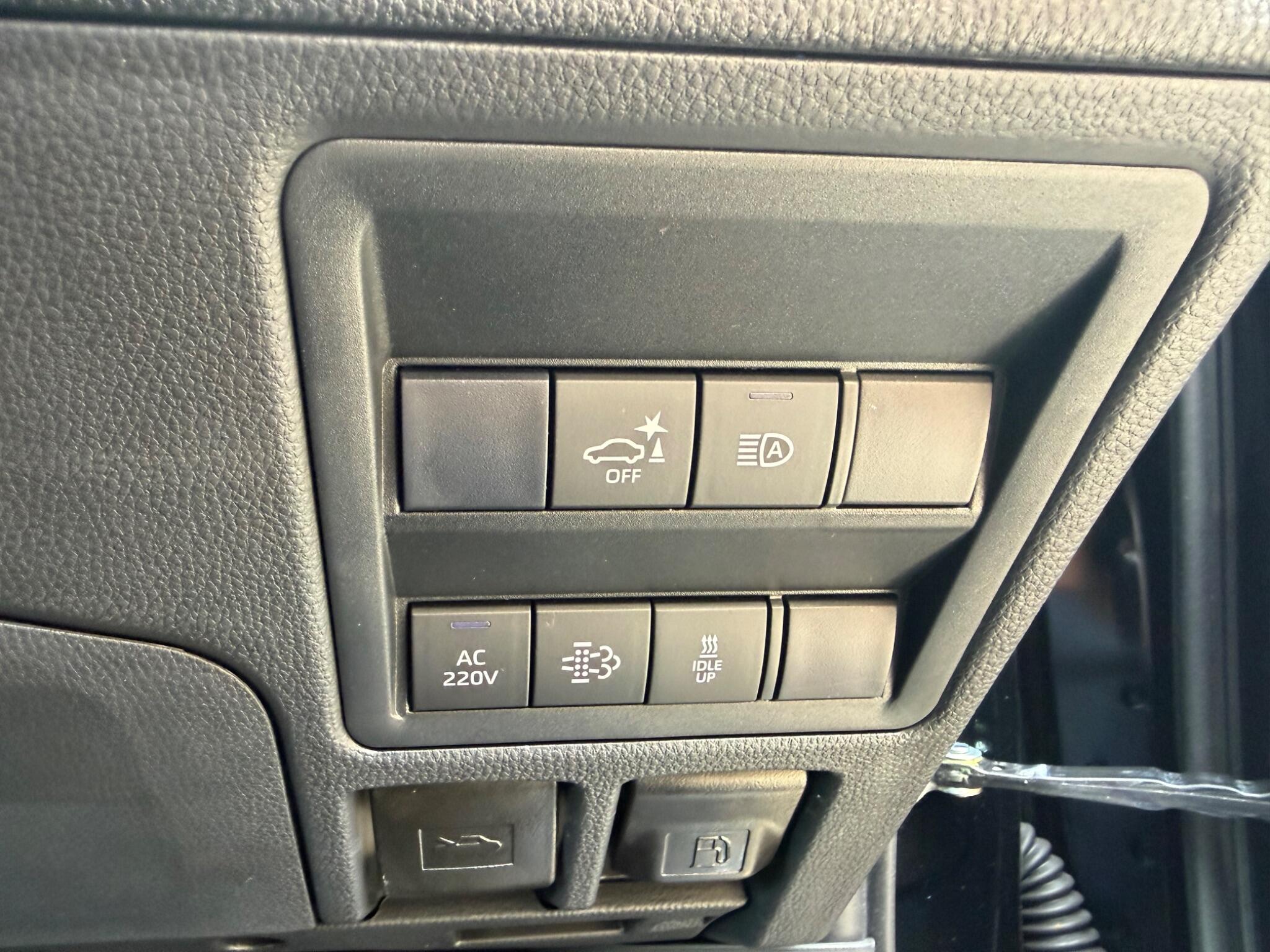 Toyota Hilux view 19