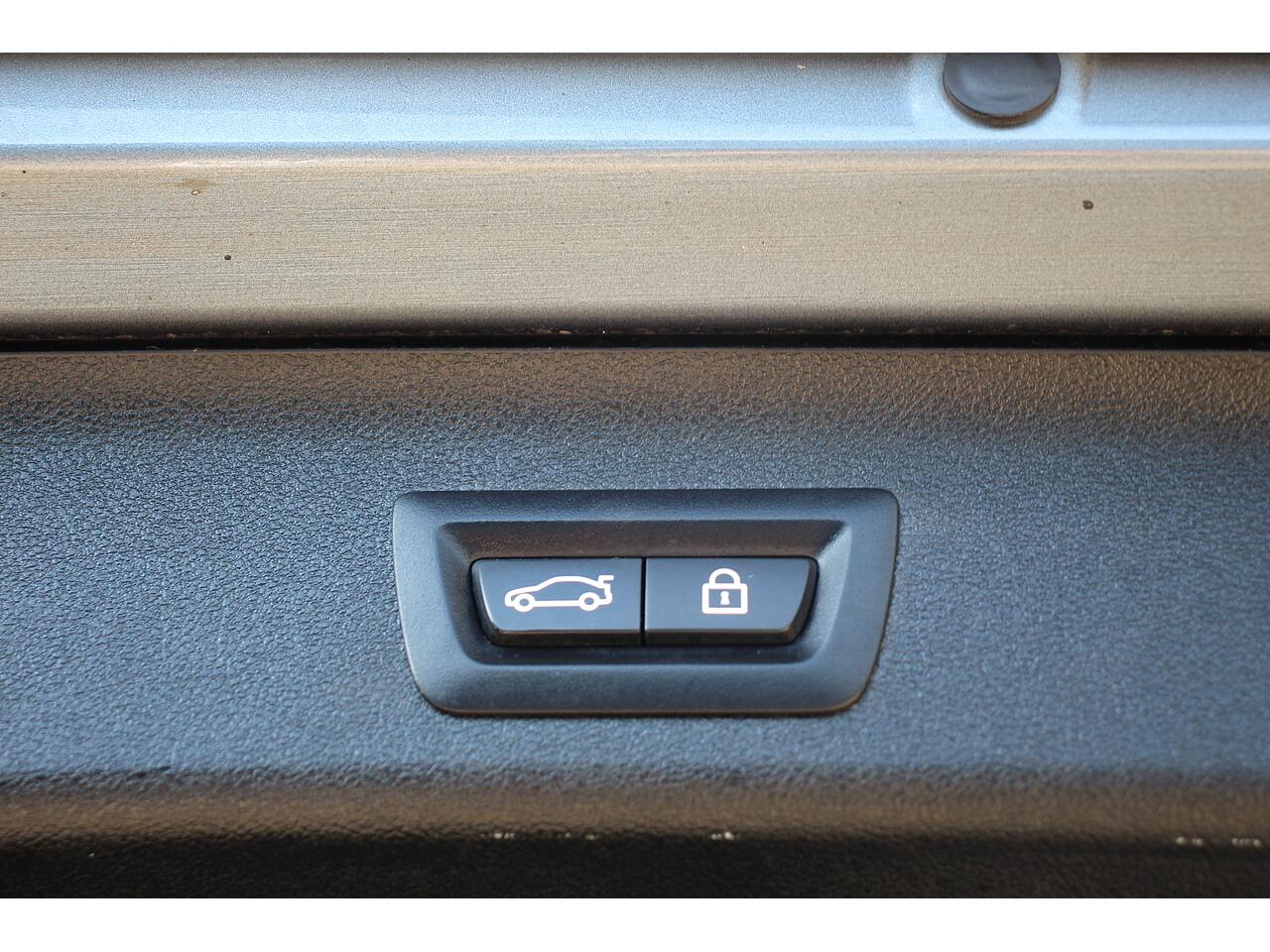 BMW 5 Series view 36