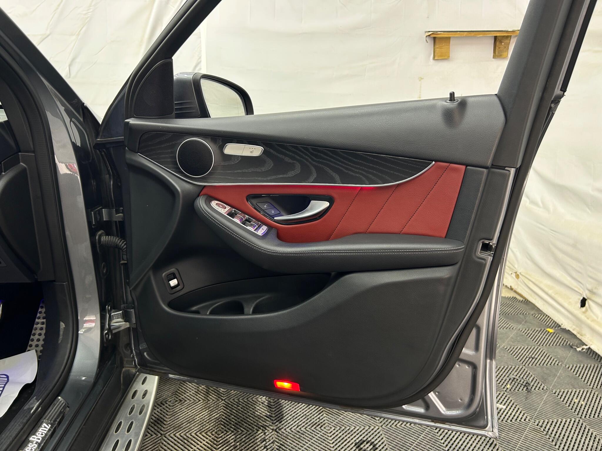 Mercedes-Benz GLC view 28
