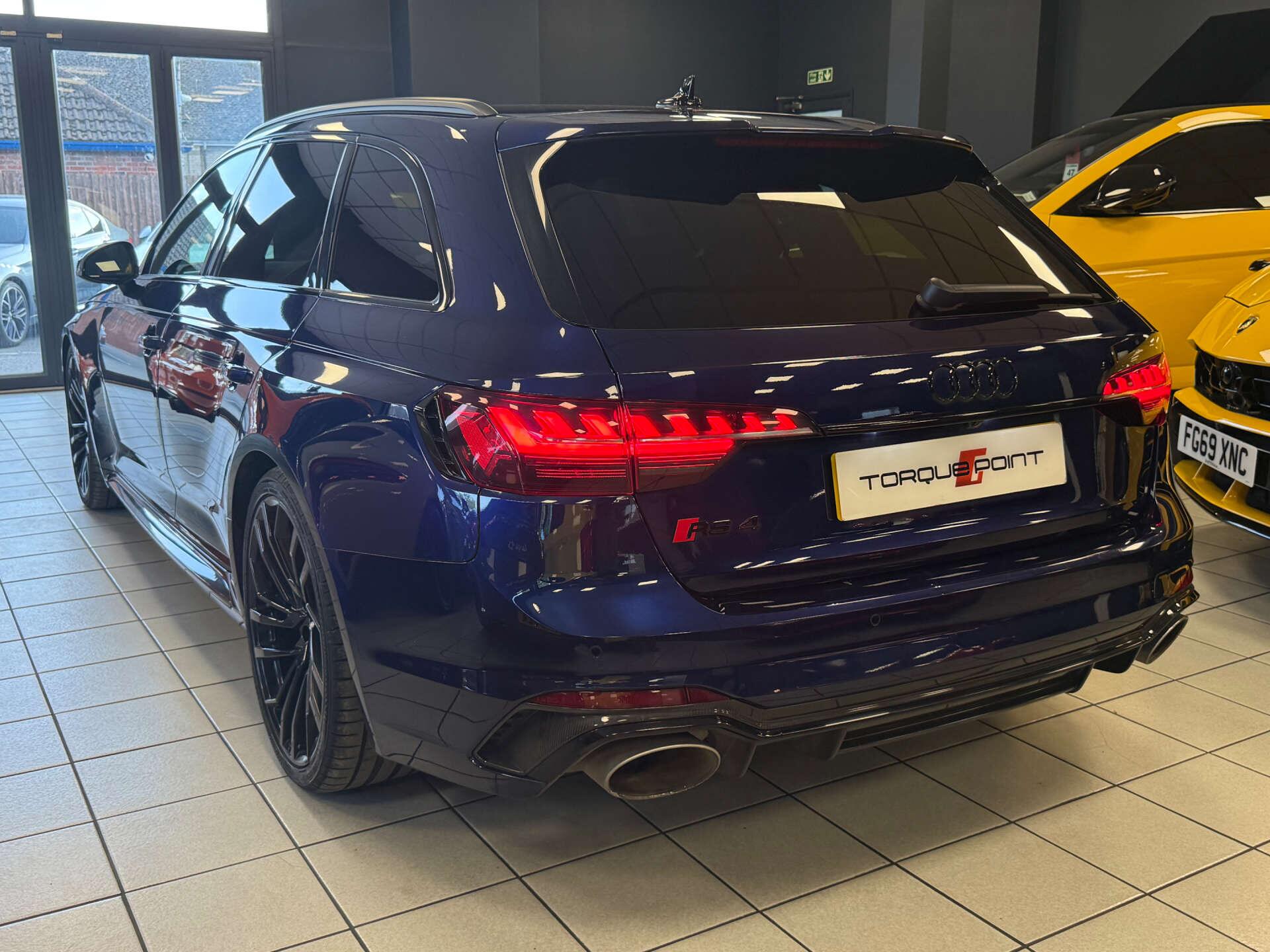 Audi RS4 view 3