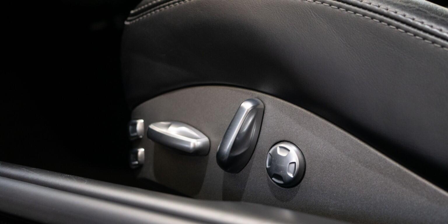 Porsche 911 view 30