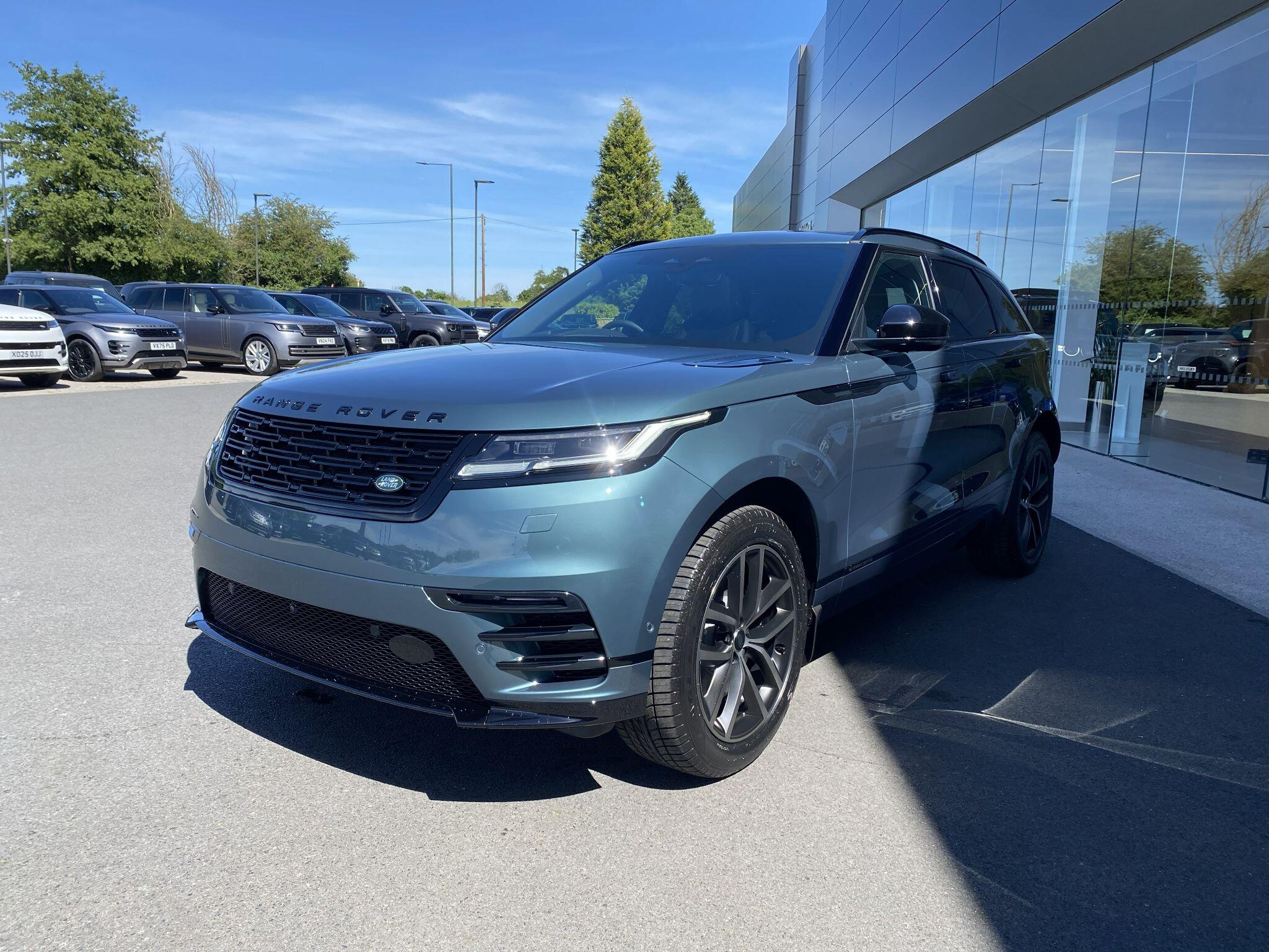 Land Rover Range Rover Velar view 3