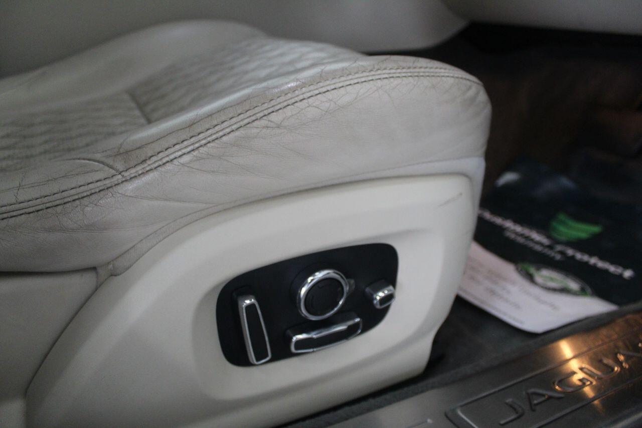 Jaguar XJ view 58