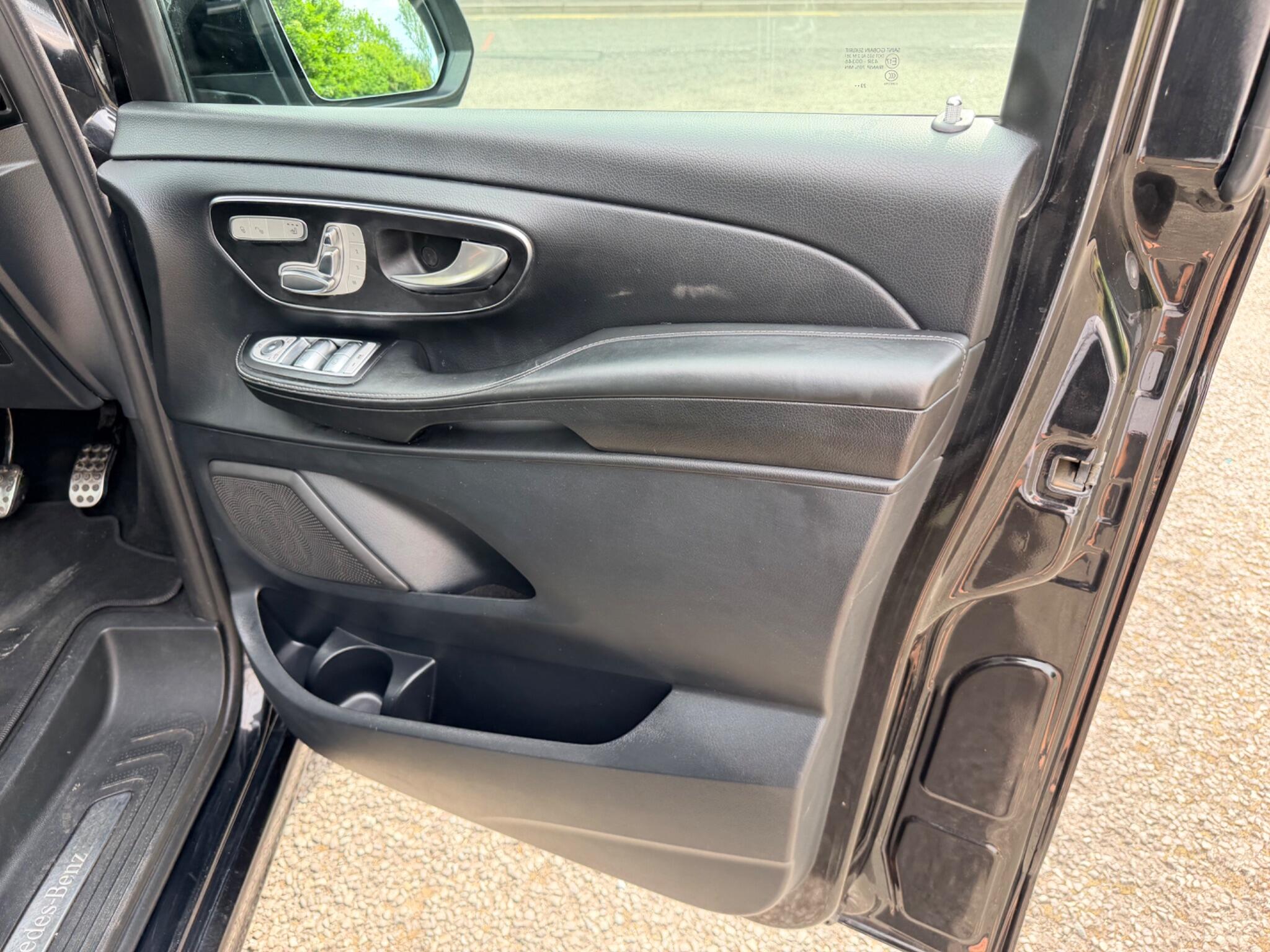 Mercedes-Benz V-Class view 30