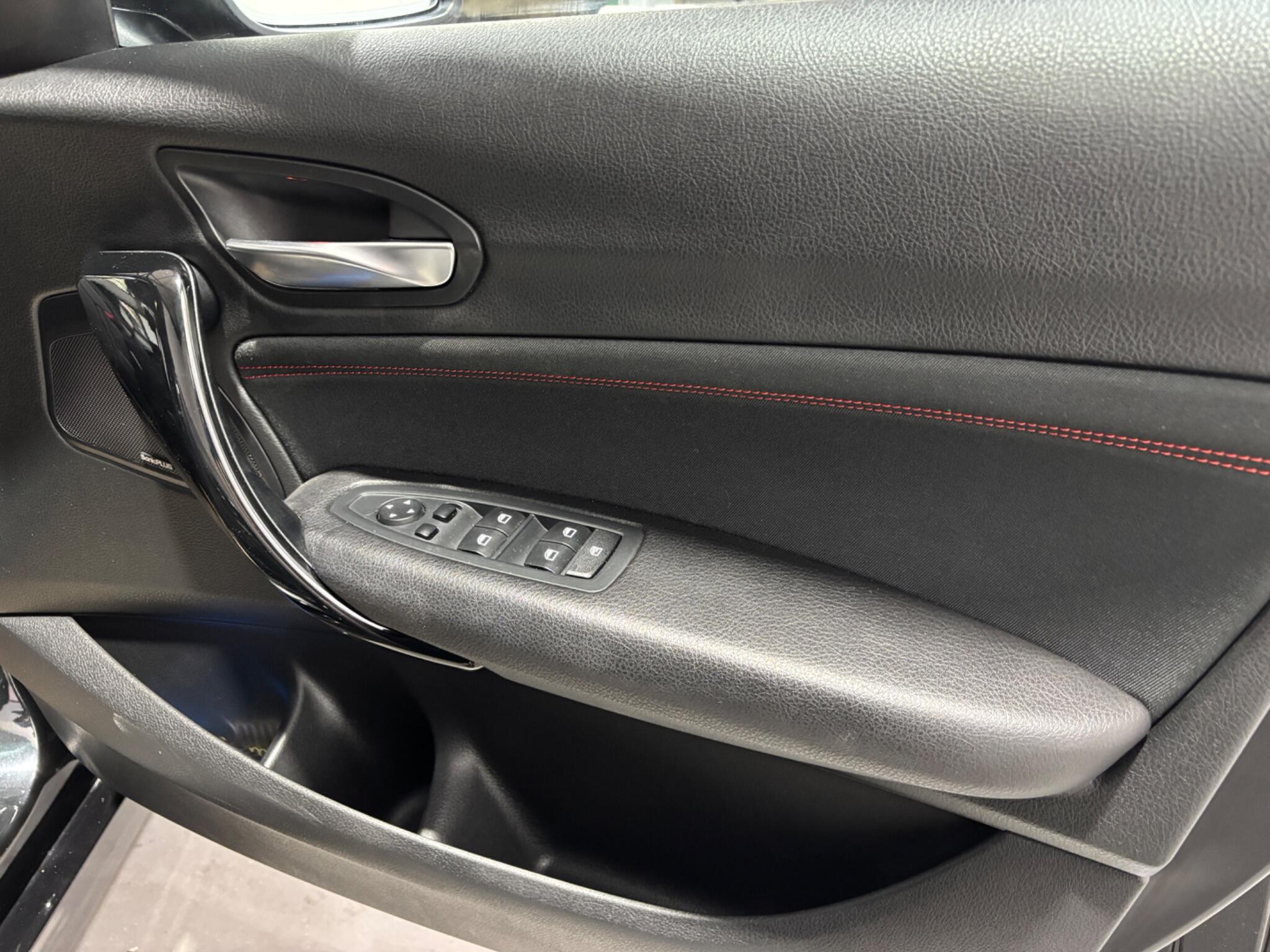 BMW 1 Series view 25