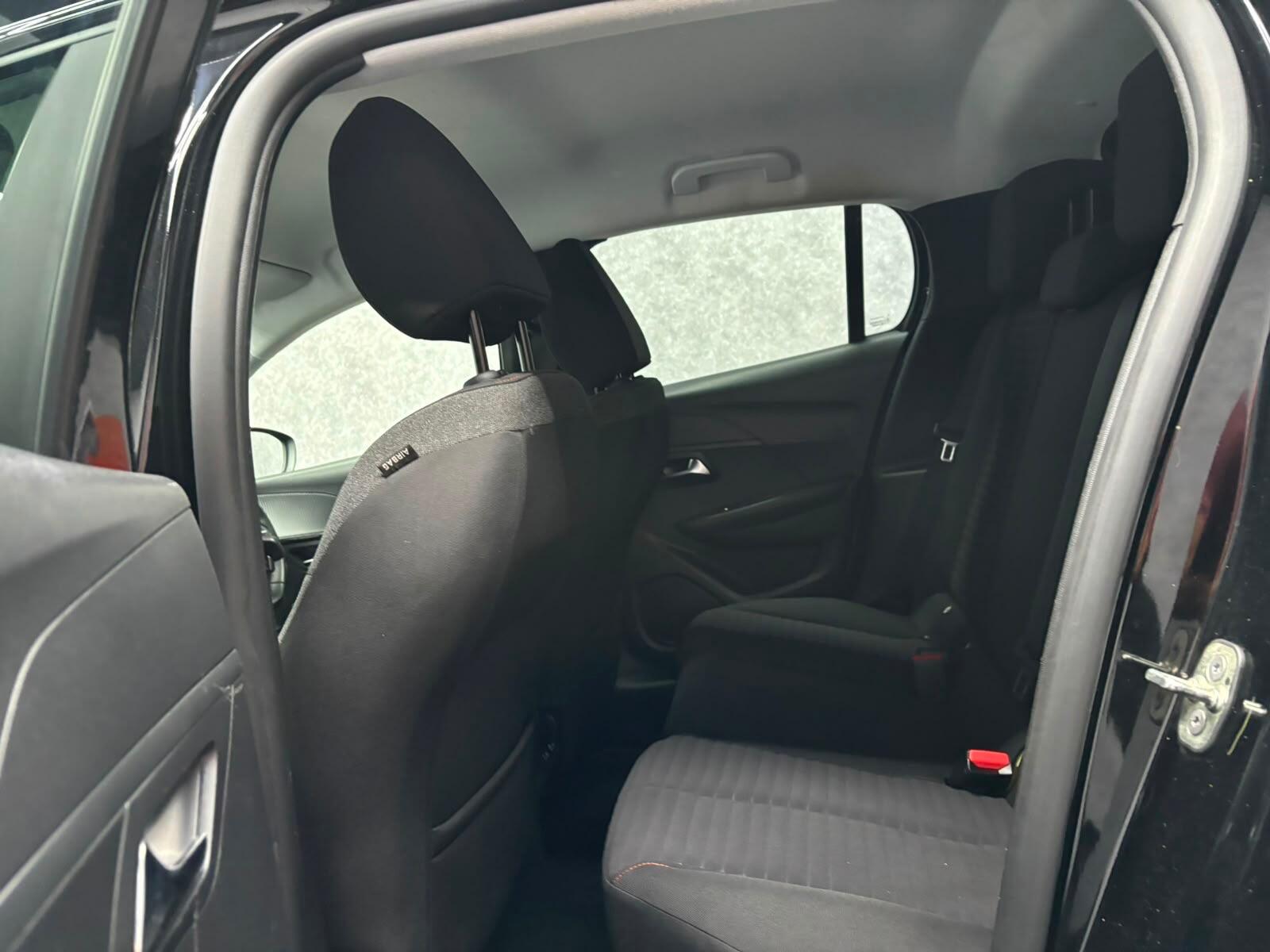 Peugeot 208 view 7