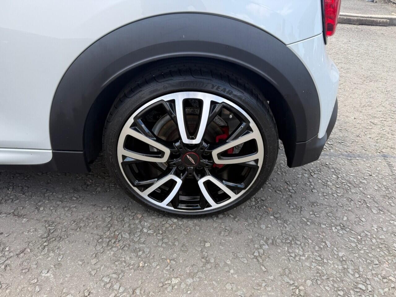 Mini Hatch view 29