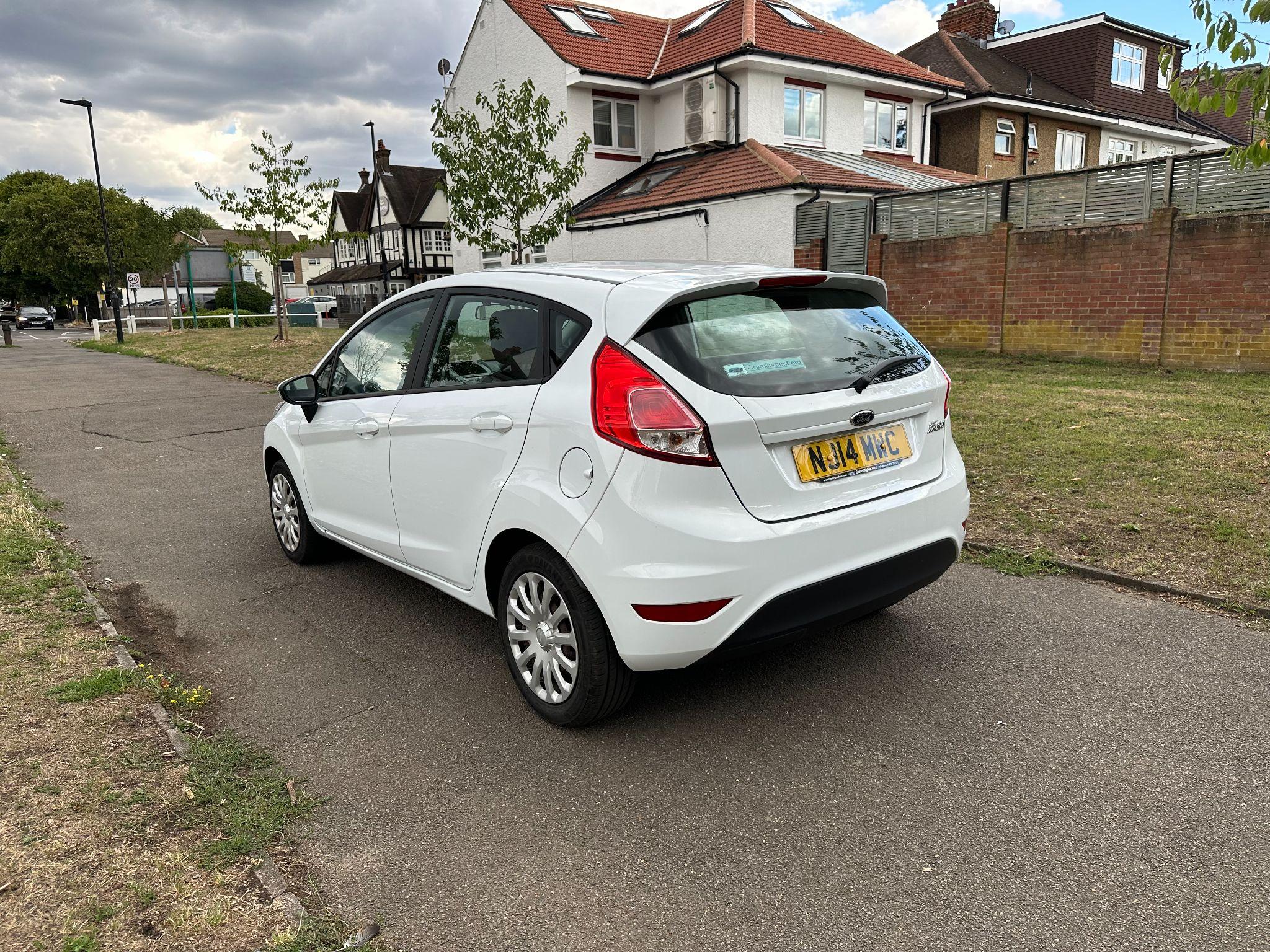 2014 Ford Fiesta image 11