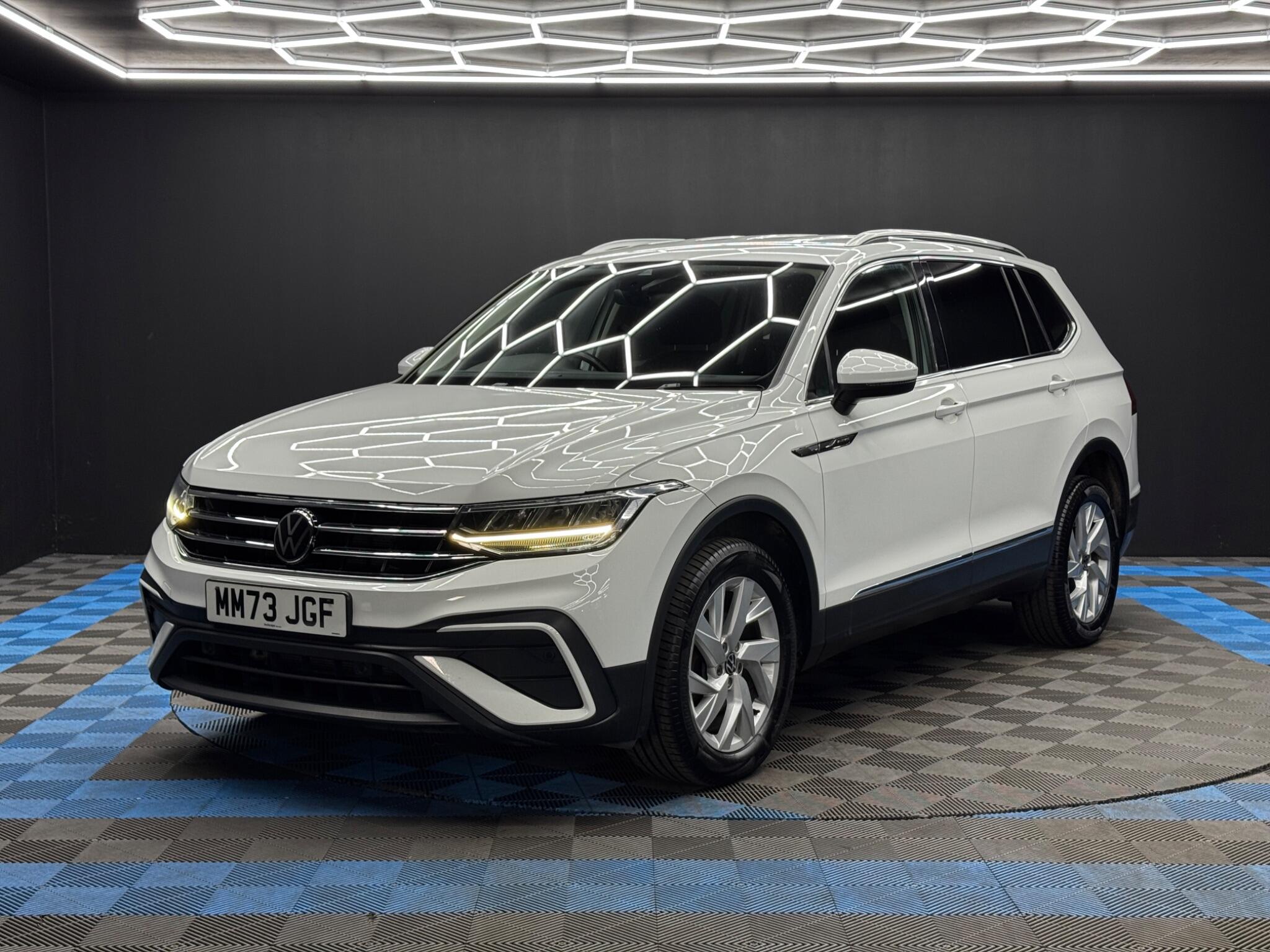 Volkswagen Tiguan Allspace view 3
