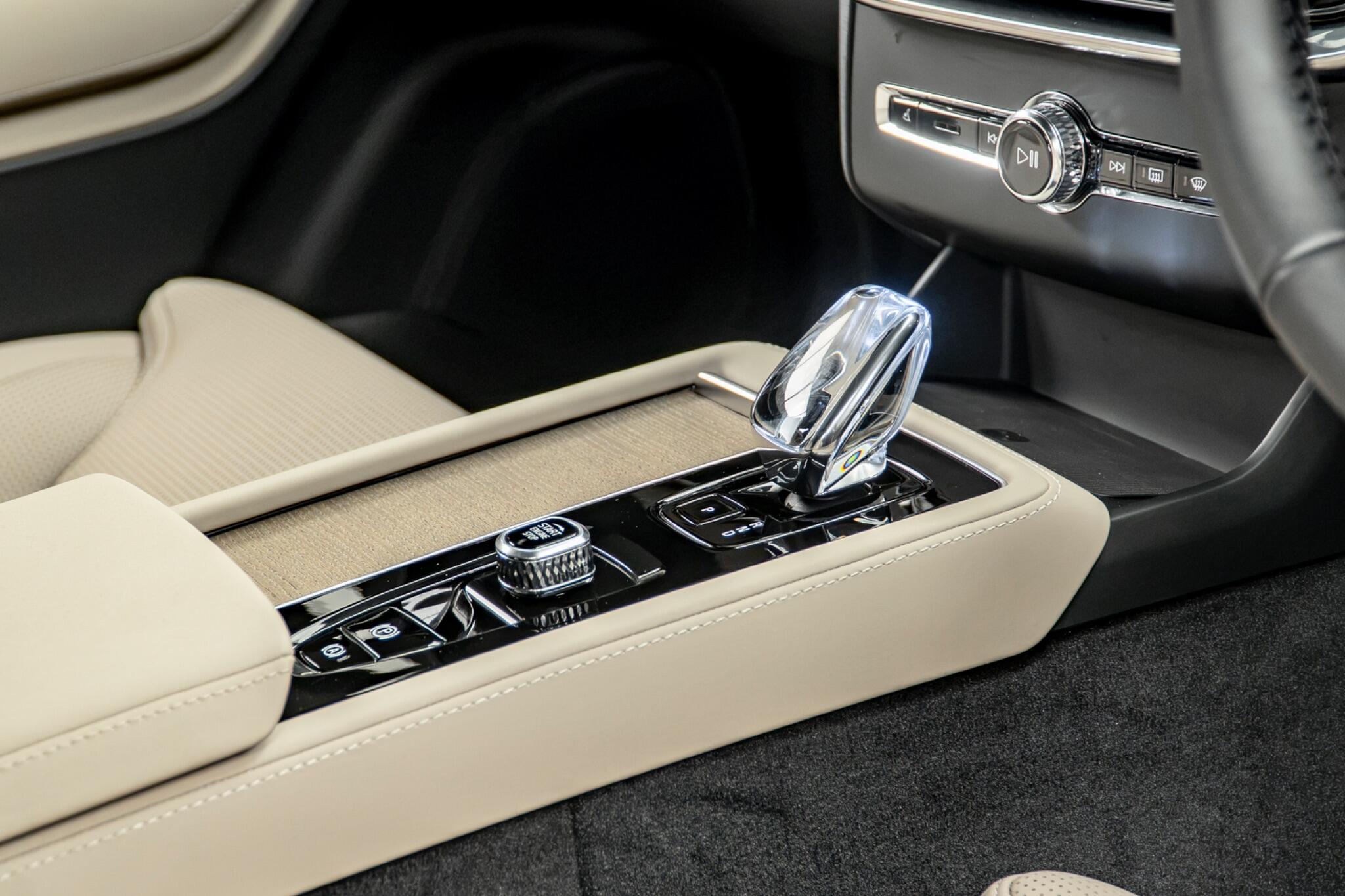 Volvo XC90 view 34