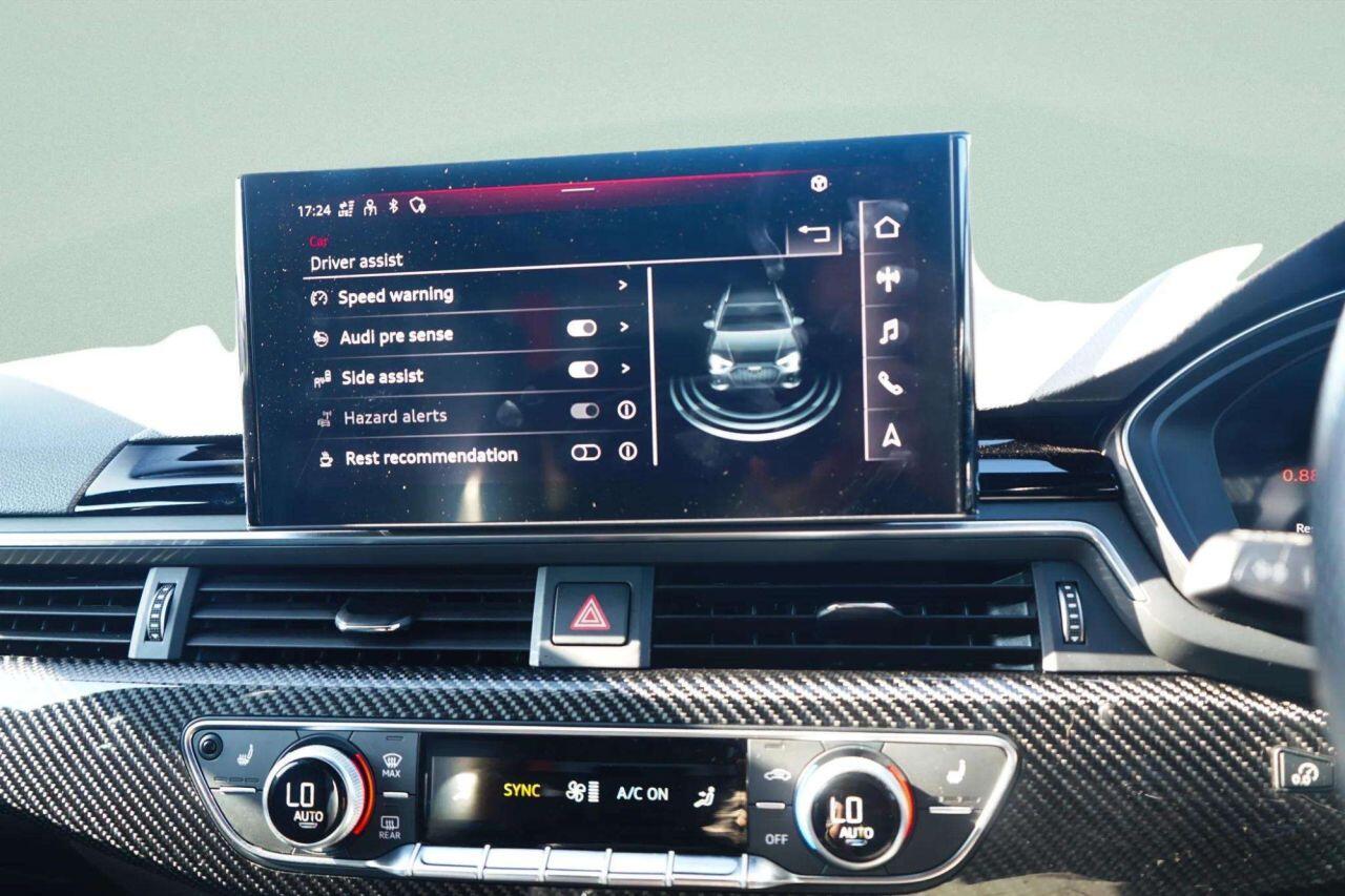 Audi RS4 Avant view 16