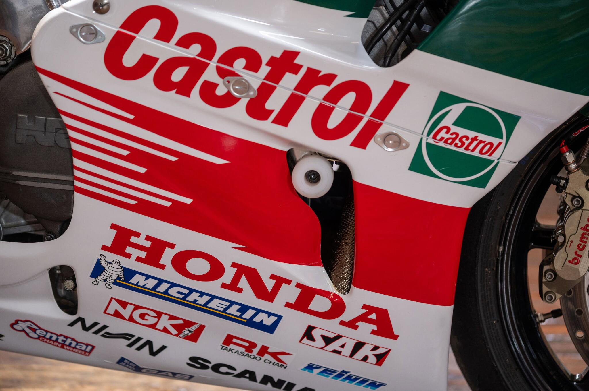 Honda RVF750 view 7