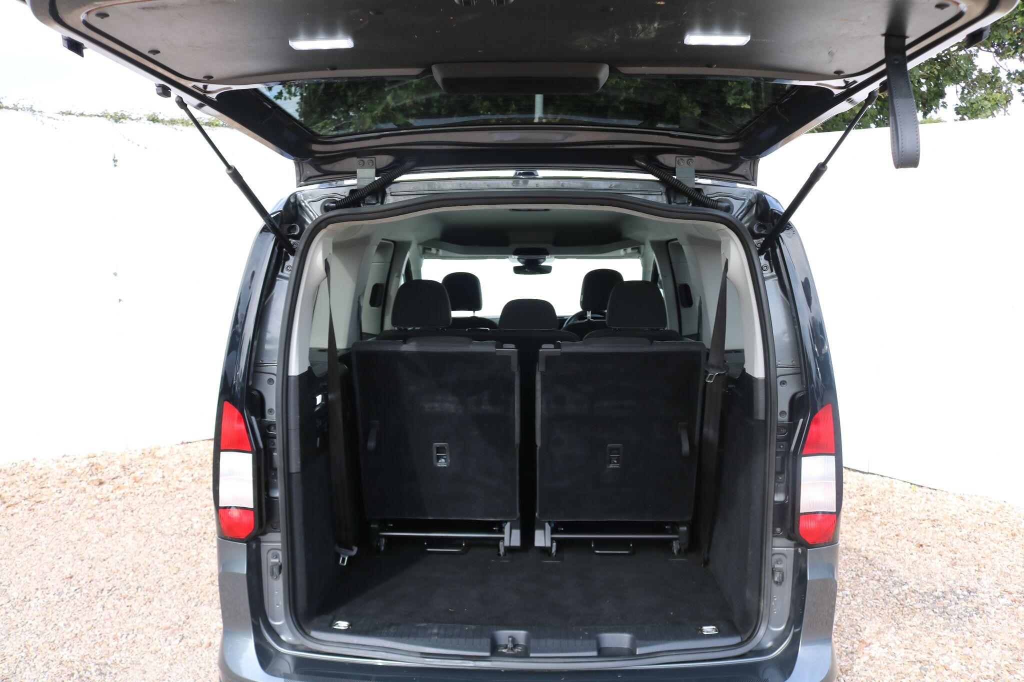 Ford Grand Tourneo Connect view 24
