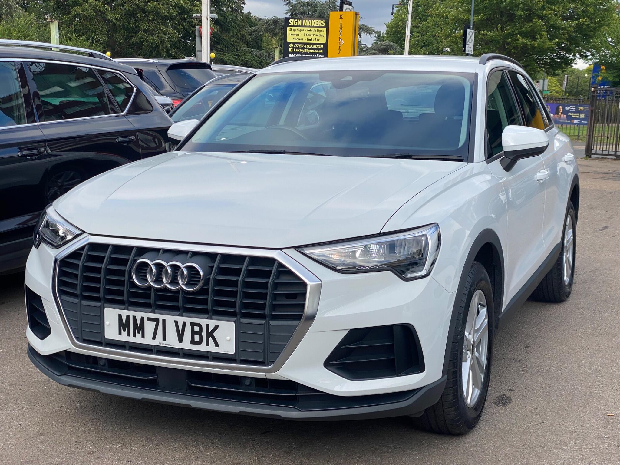 Audi Q3 view 6