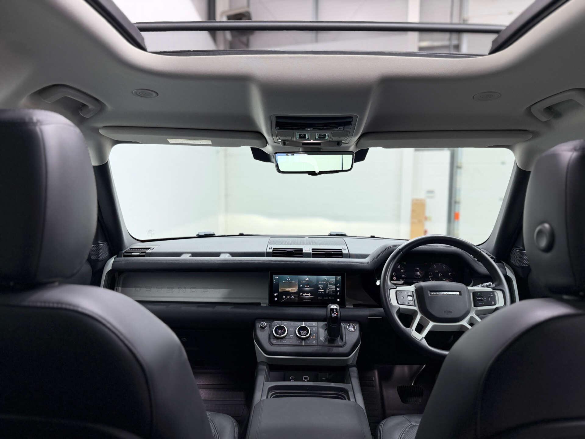 Land Rover Defender view 19
