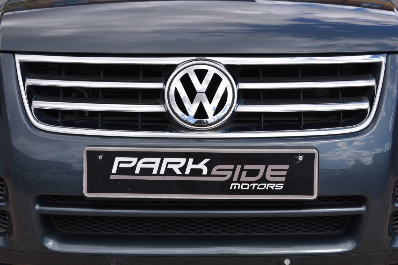 Volkswagen Touareg view 12