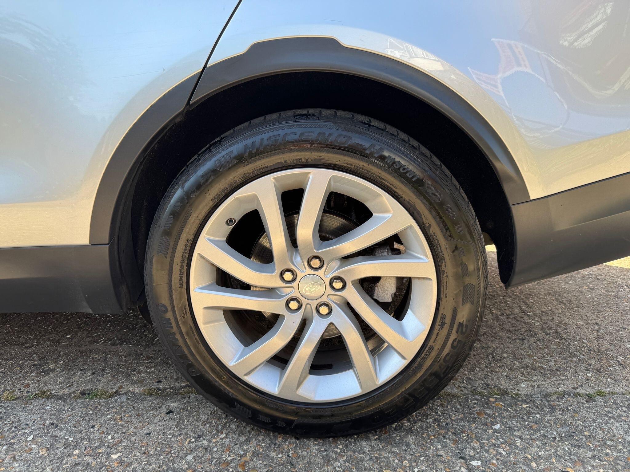 Land Rover Discovery view 42