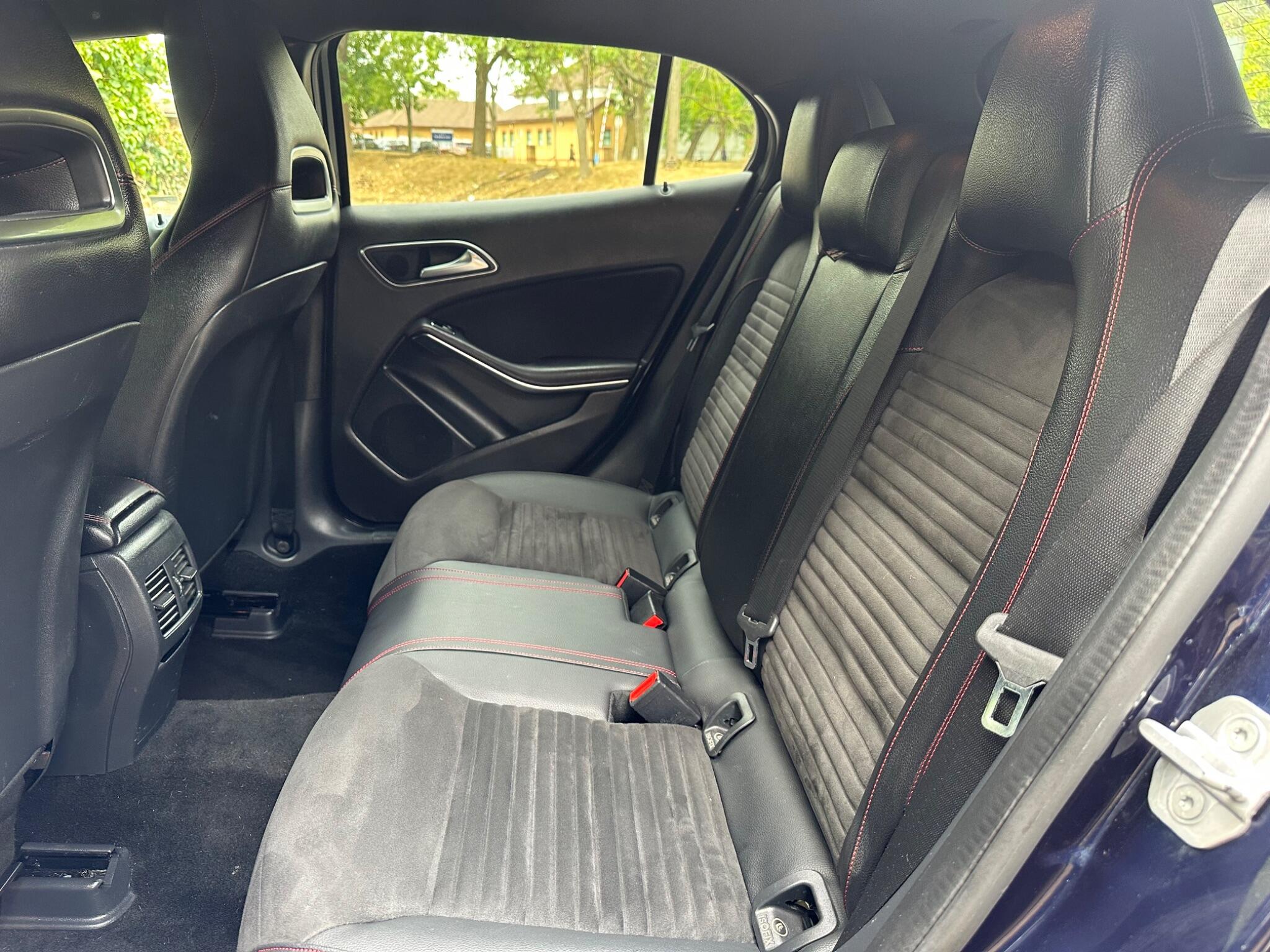 Mercedes-Benz Gla view 15