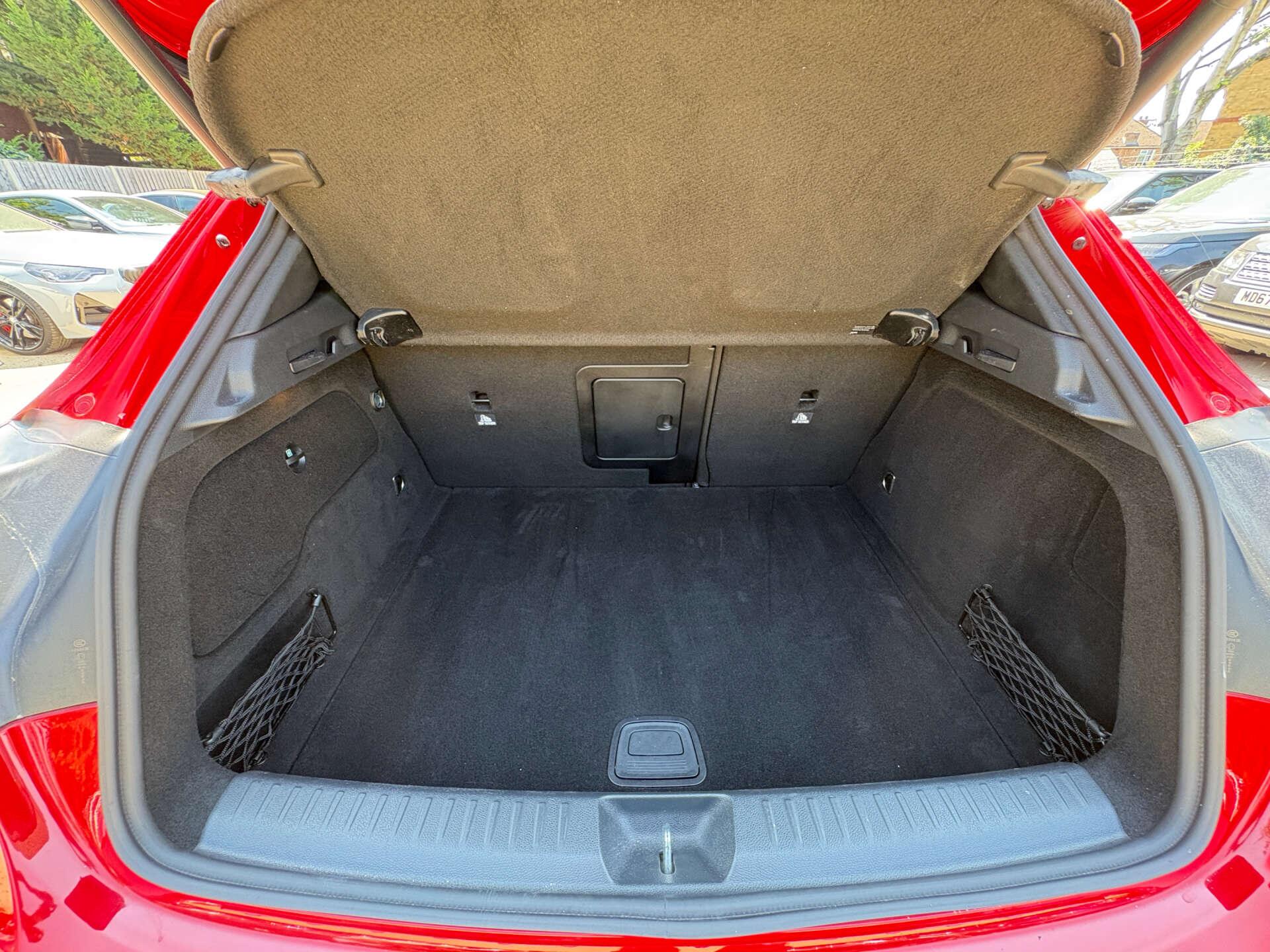 Mercedes-Benz Gla view 54