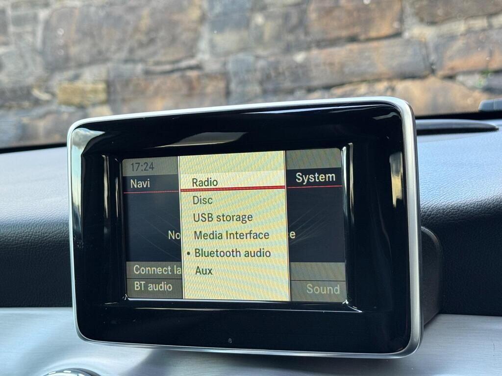 Mercedes-Benz Gla view 30