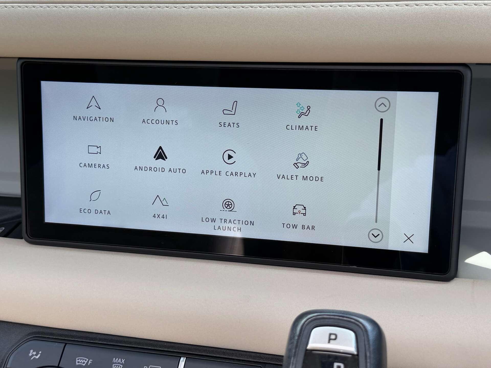 Land Rover Defender view 34
