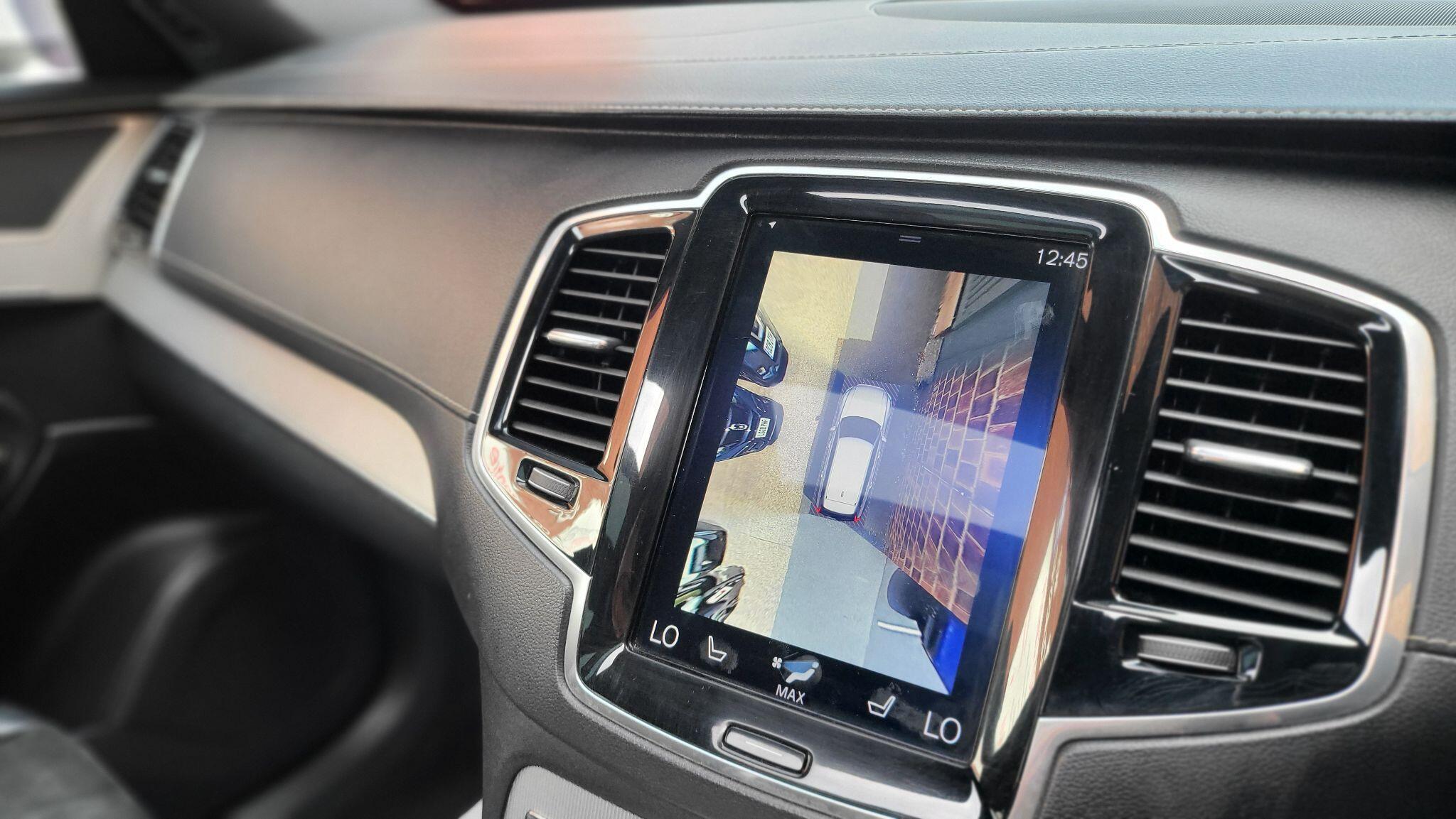 Volvo XC90 view 29