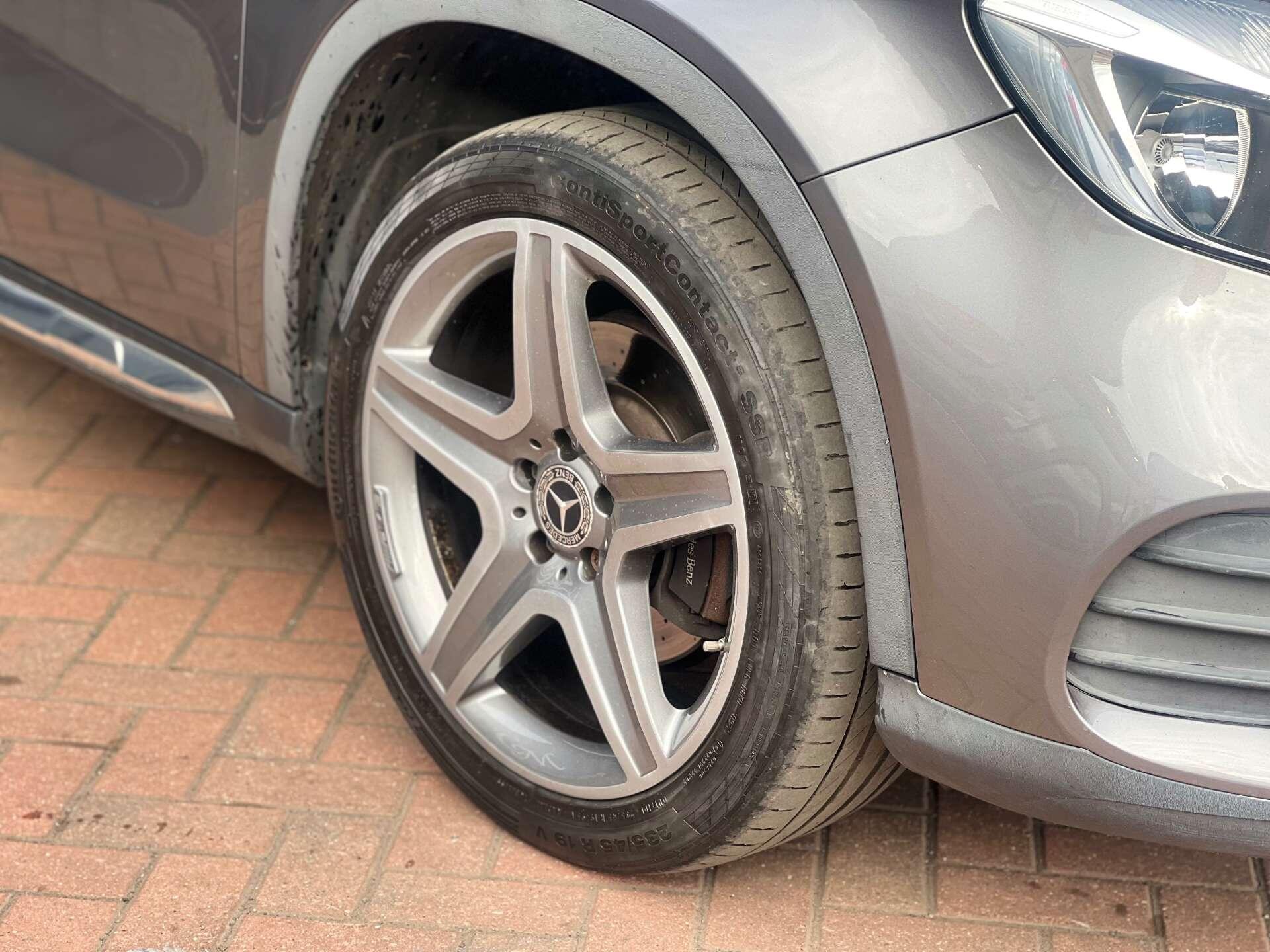 Mercedes-Benz GLA view 52