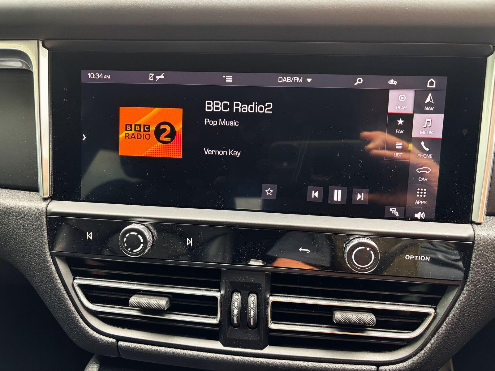 Porsche Macan view 34