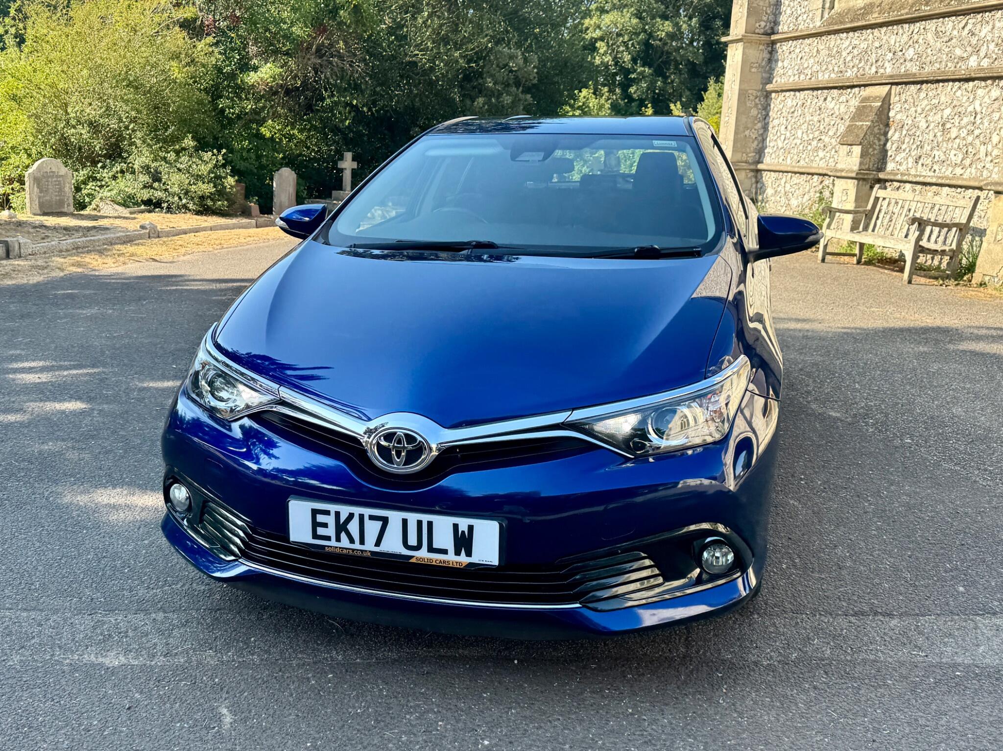 Toyota Auris view 2