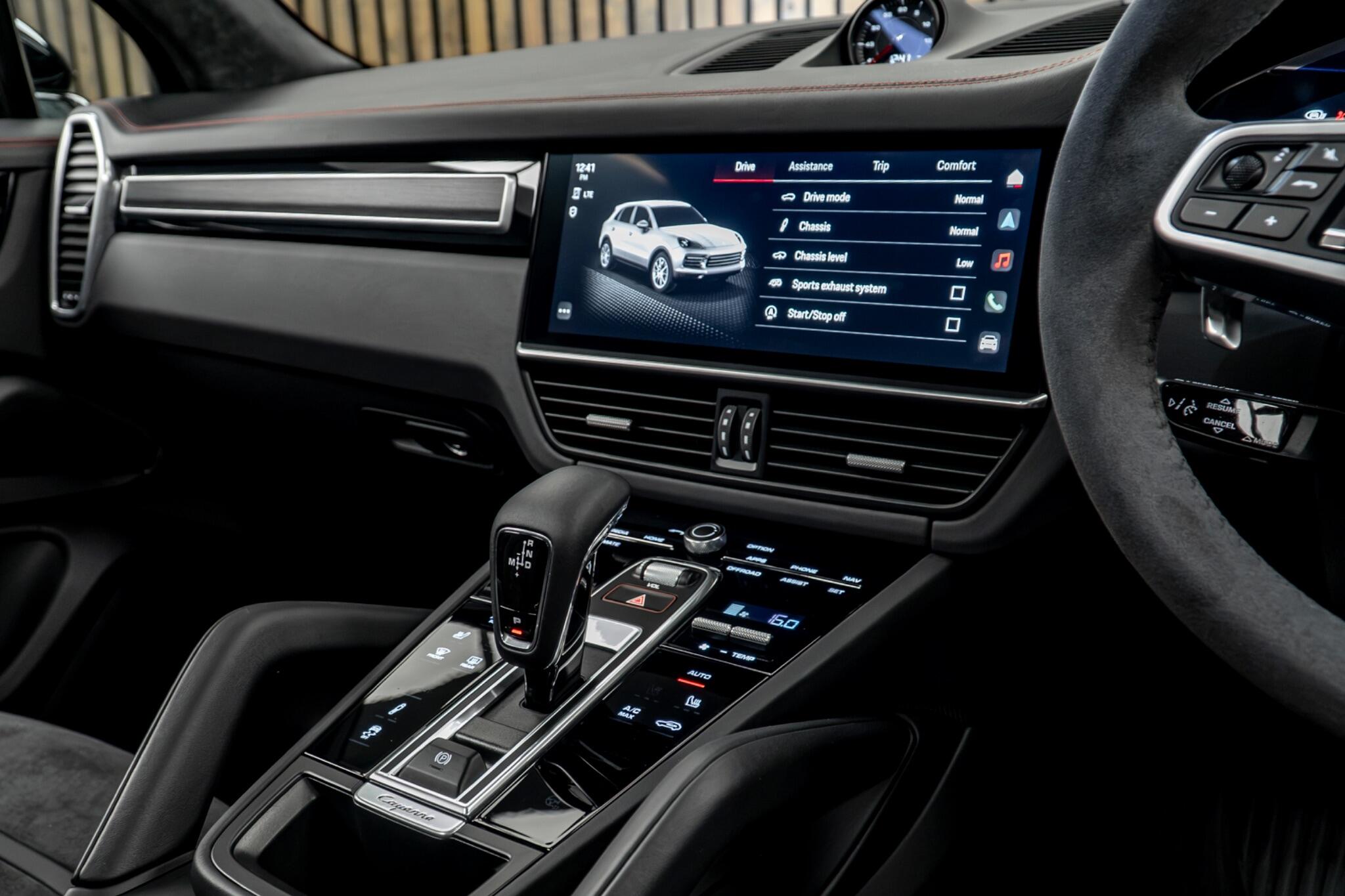Porsche Cayenne view 25