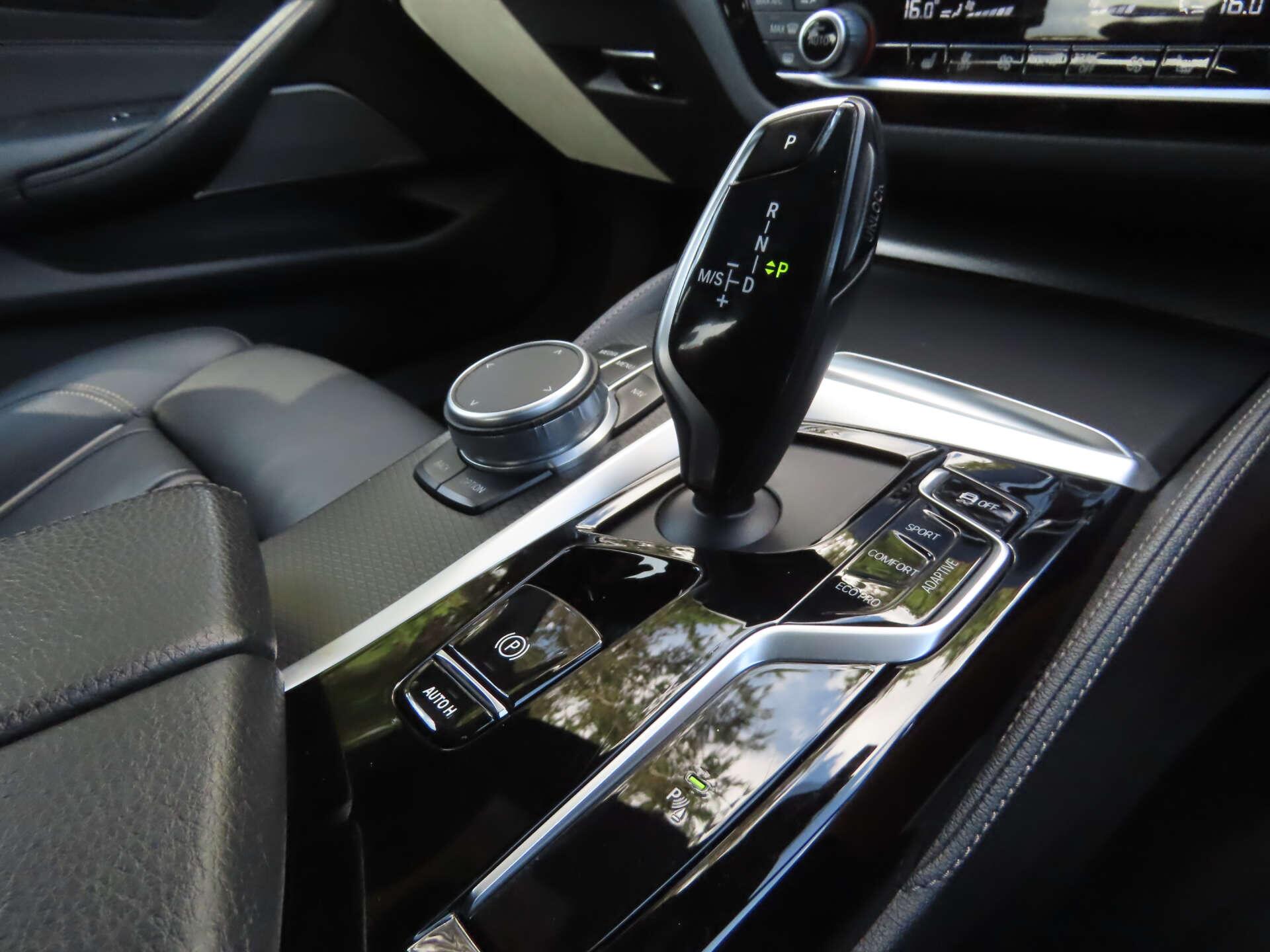 BMW 5 Series view 14