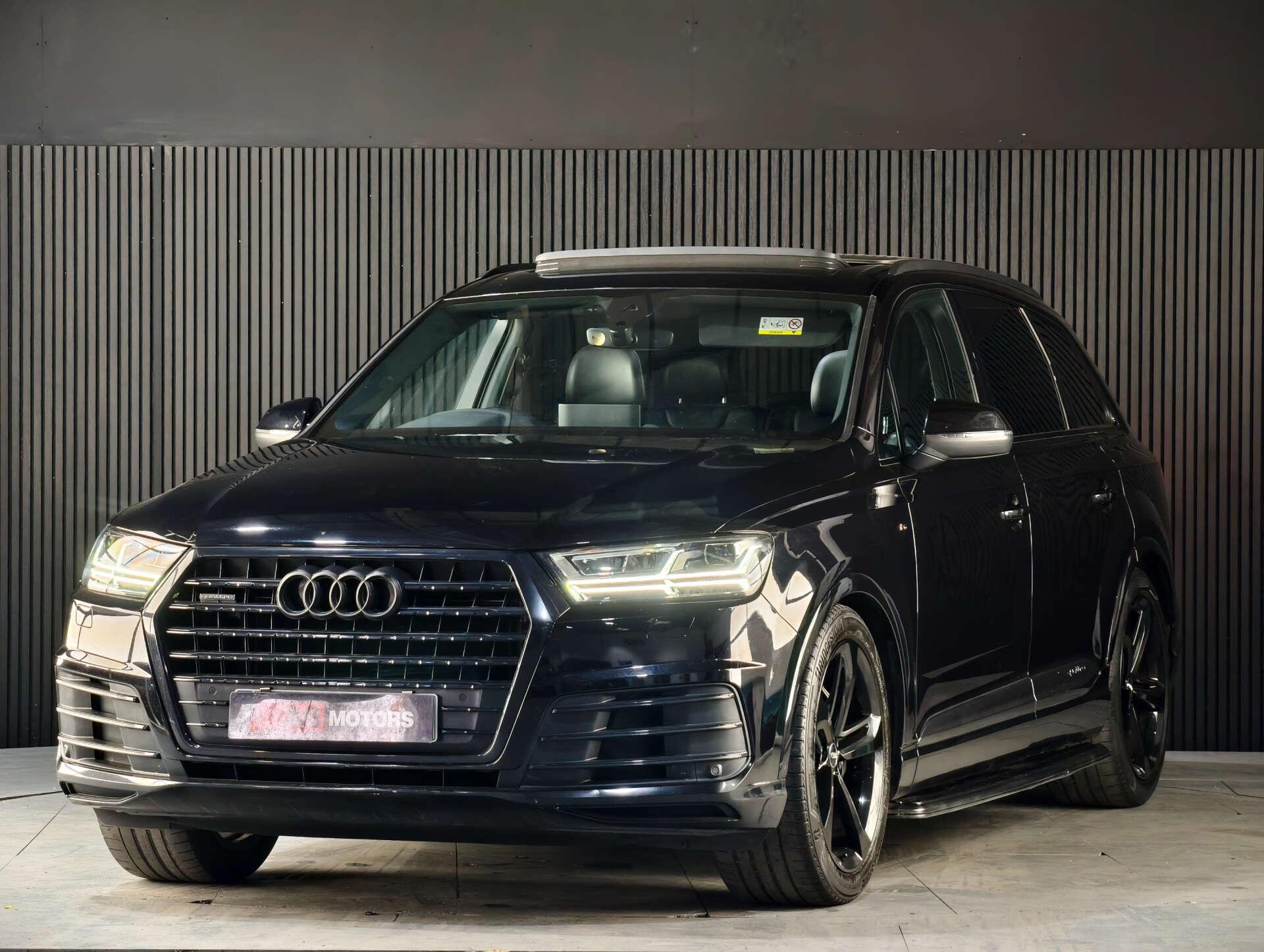 Audi Q7 view 11