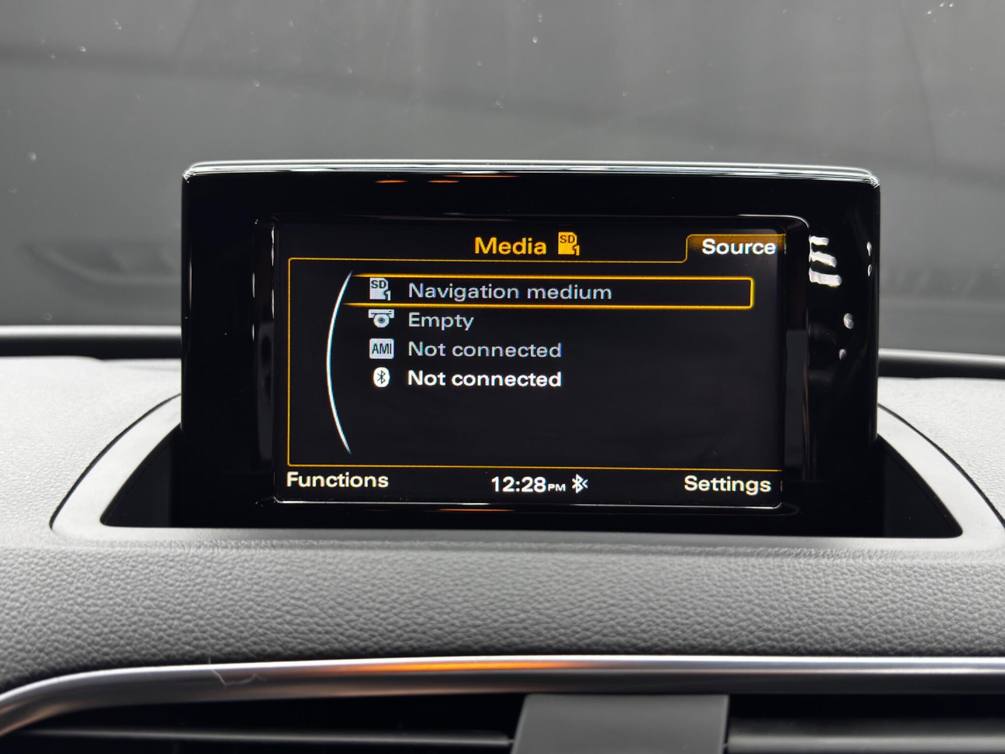Audi Q3 view 32