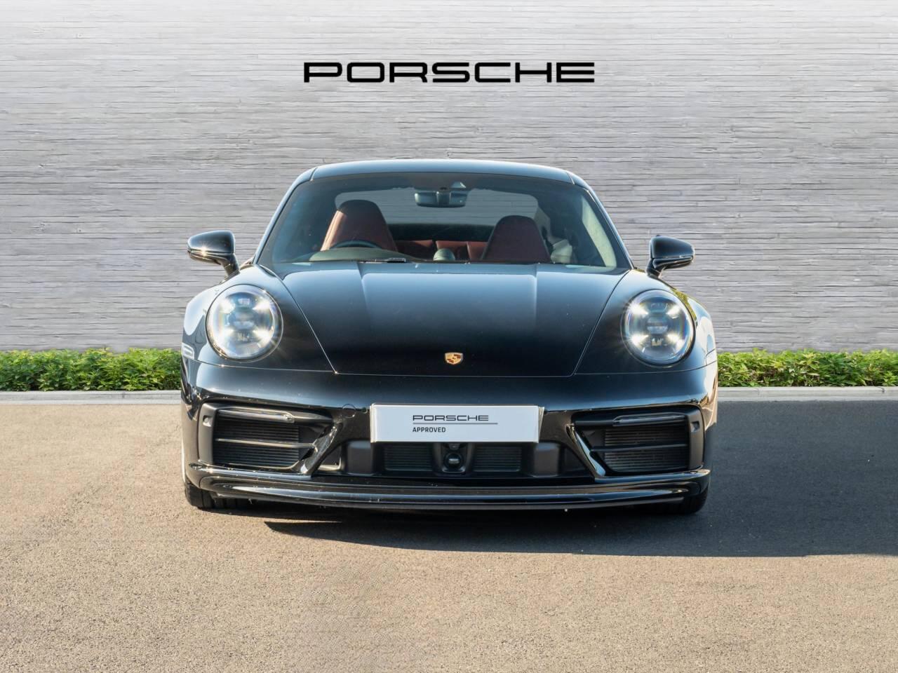 Porsche 911 view 6