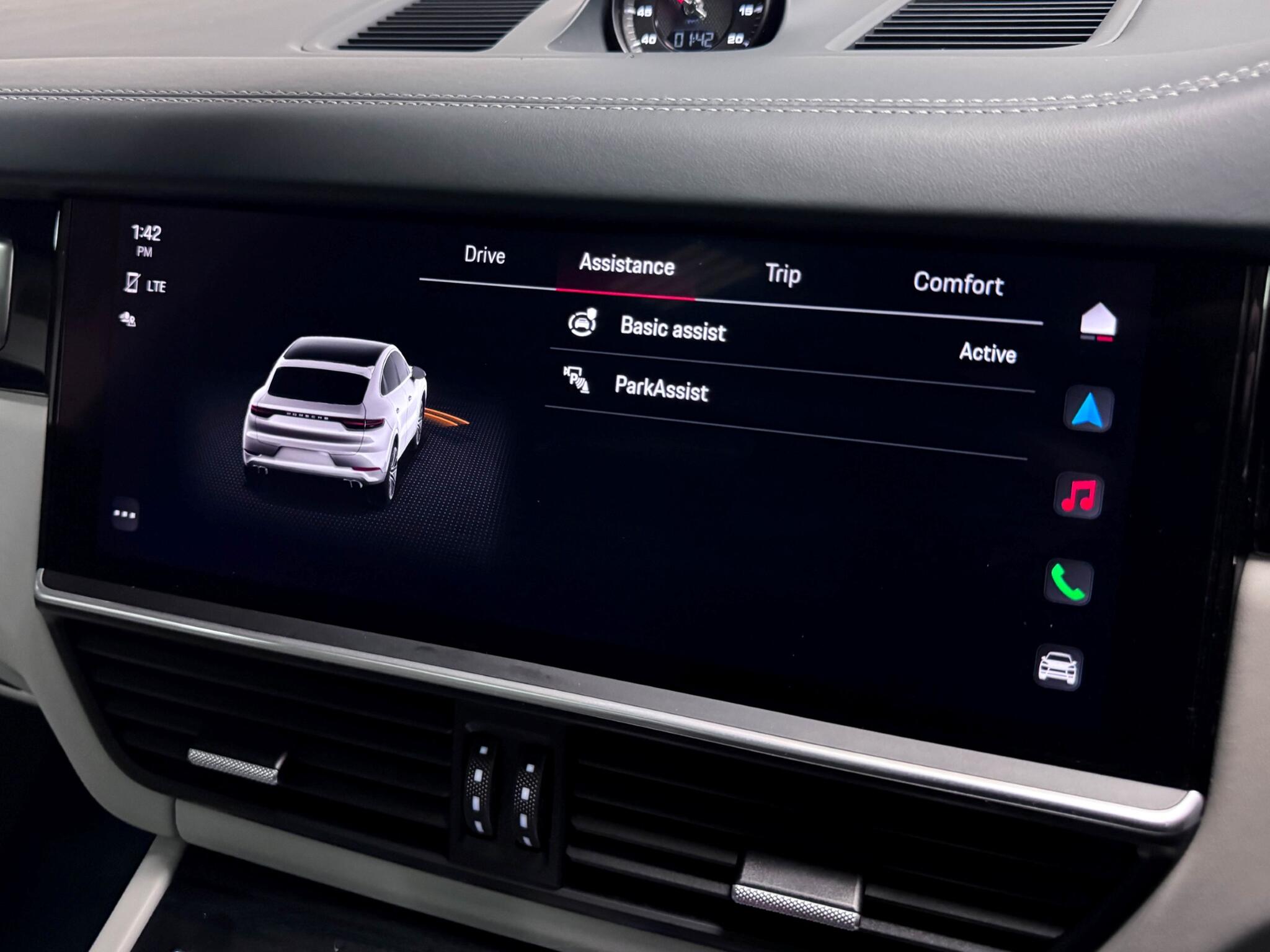 Porsche Cayenne view 54