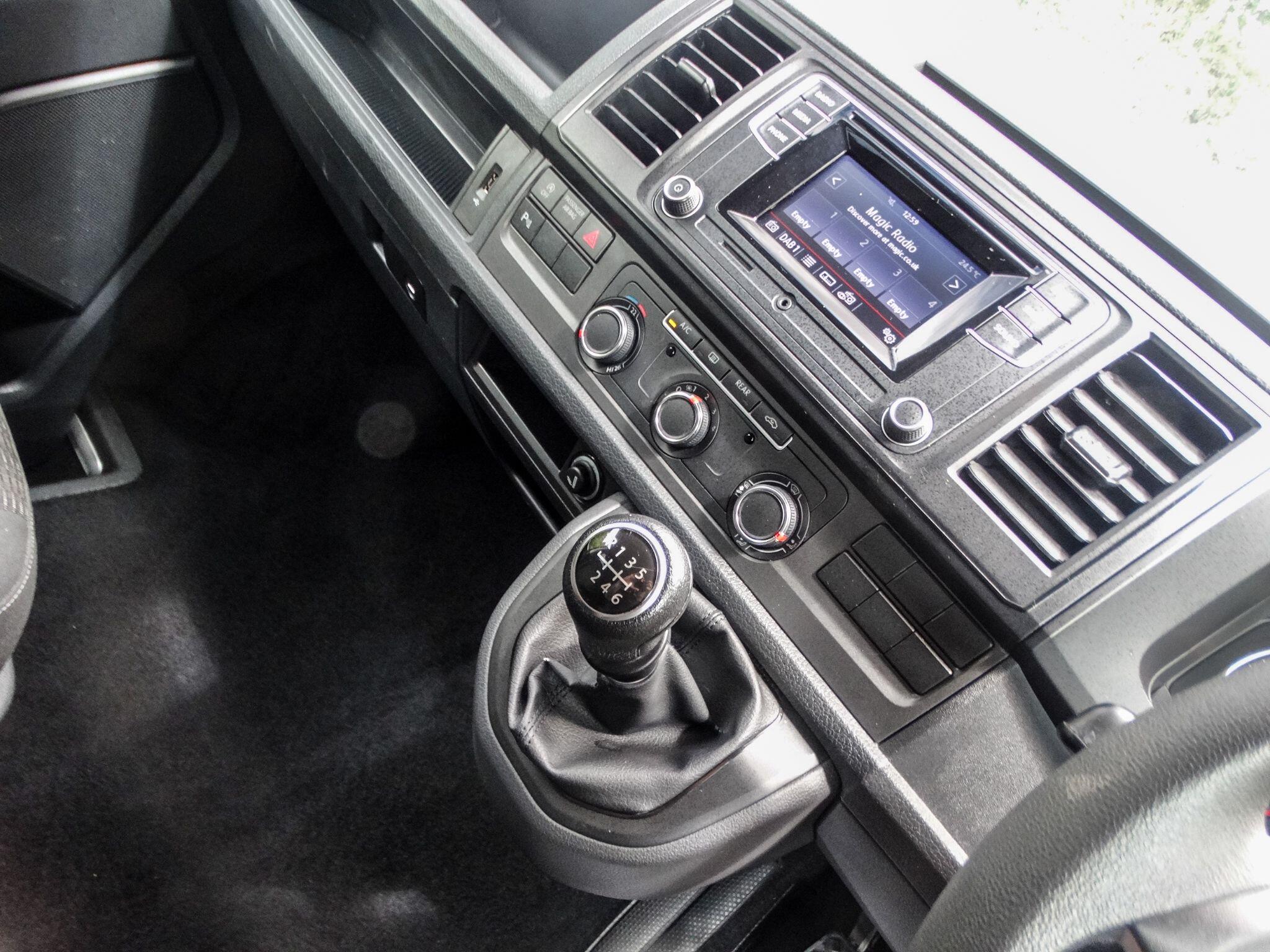 Volkswagen Transporter Shuttle view 7
