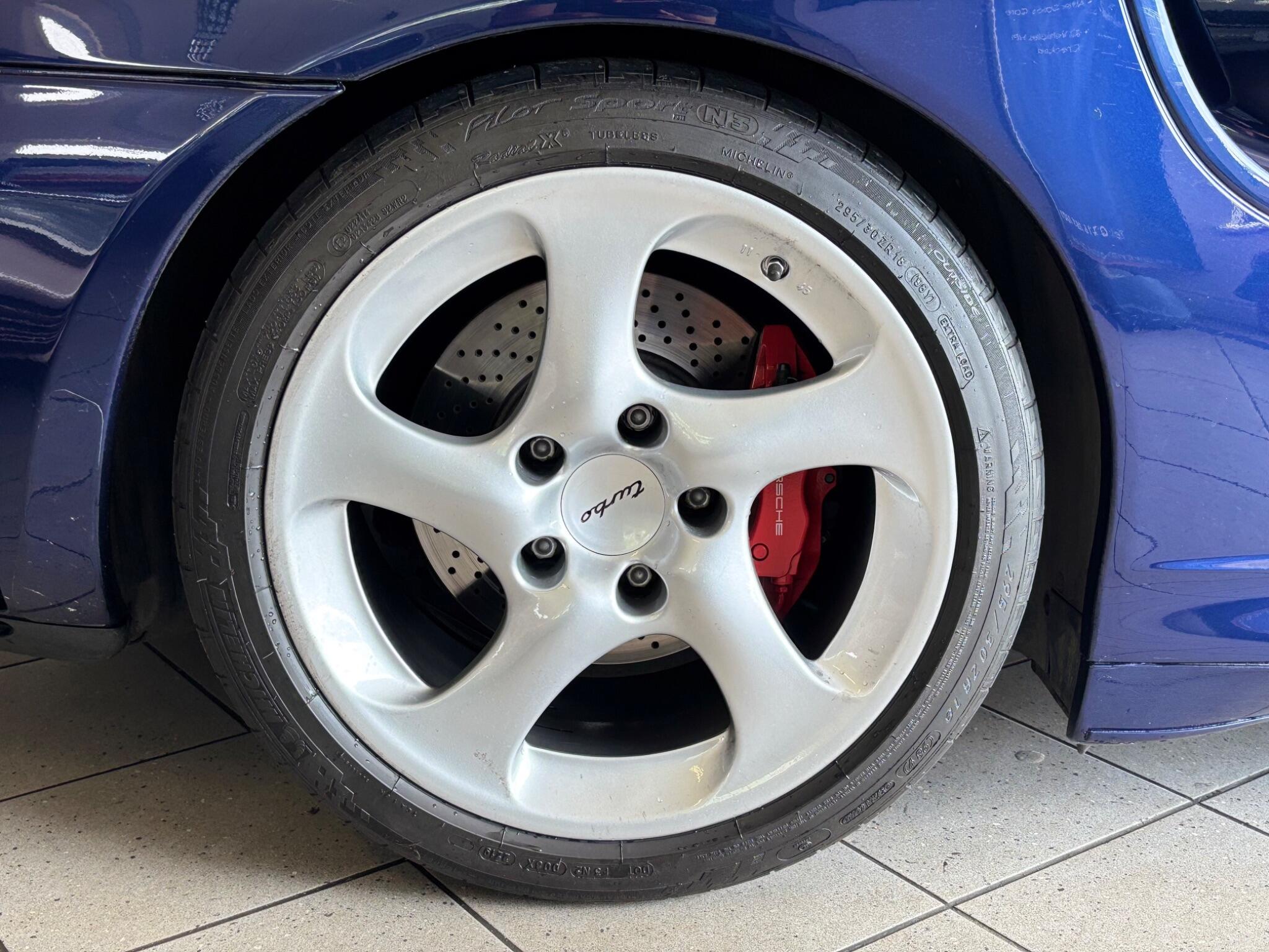 Porsche 911 view 18