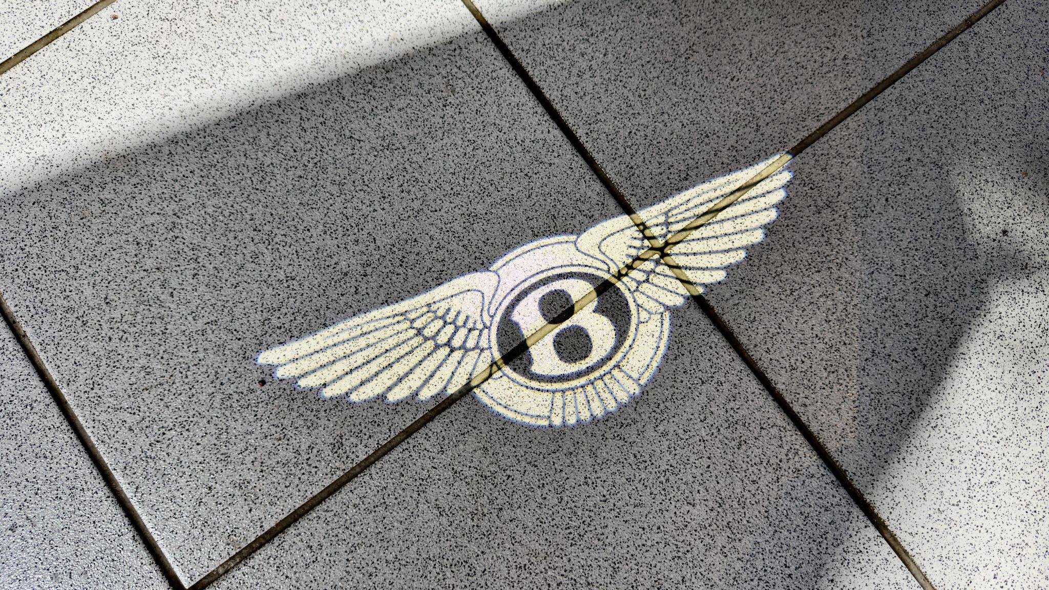 Bentley Bentayga view 35